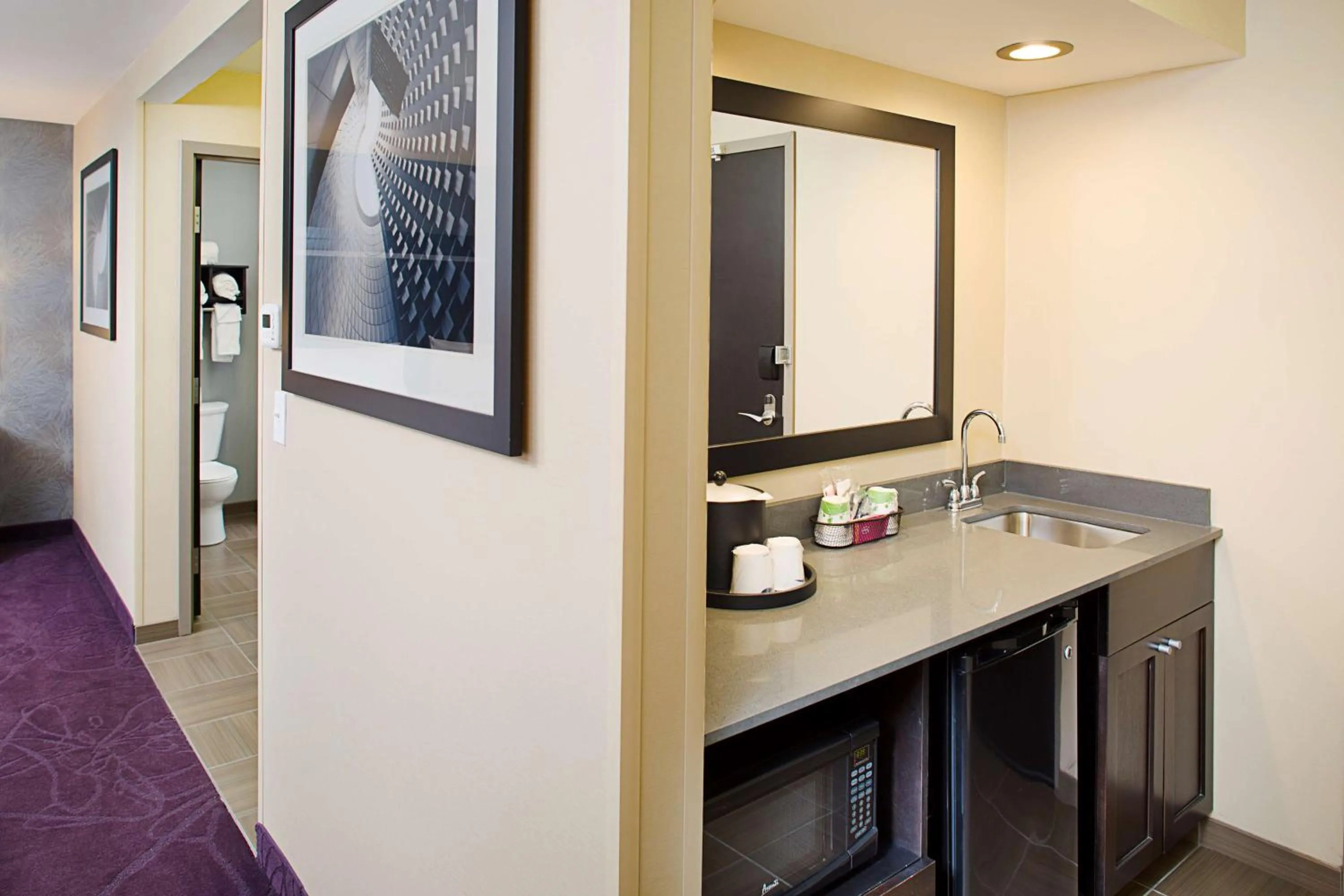 Coffee/tea facilities in Hampton by Hilton Lansing West