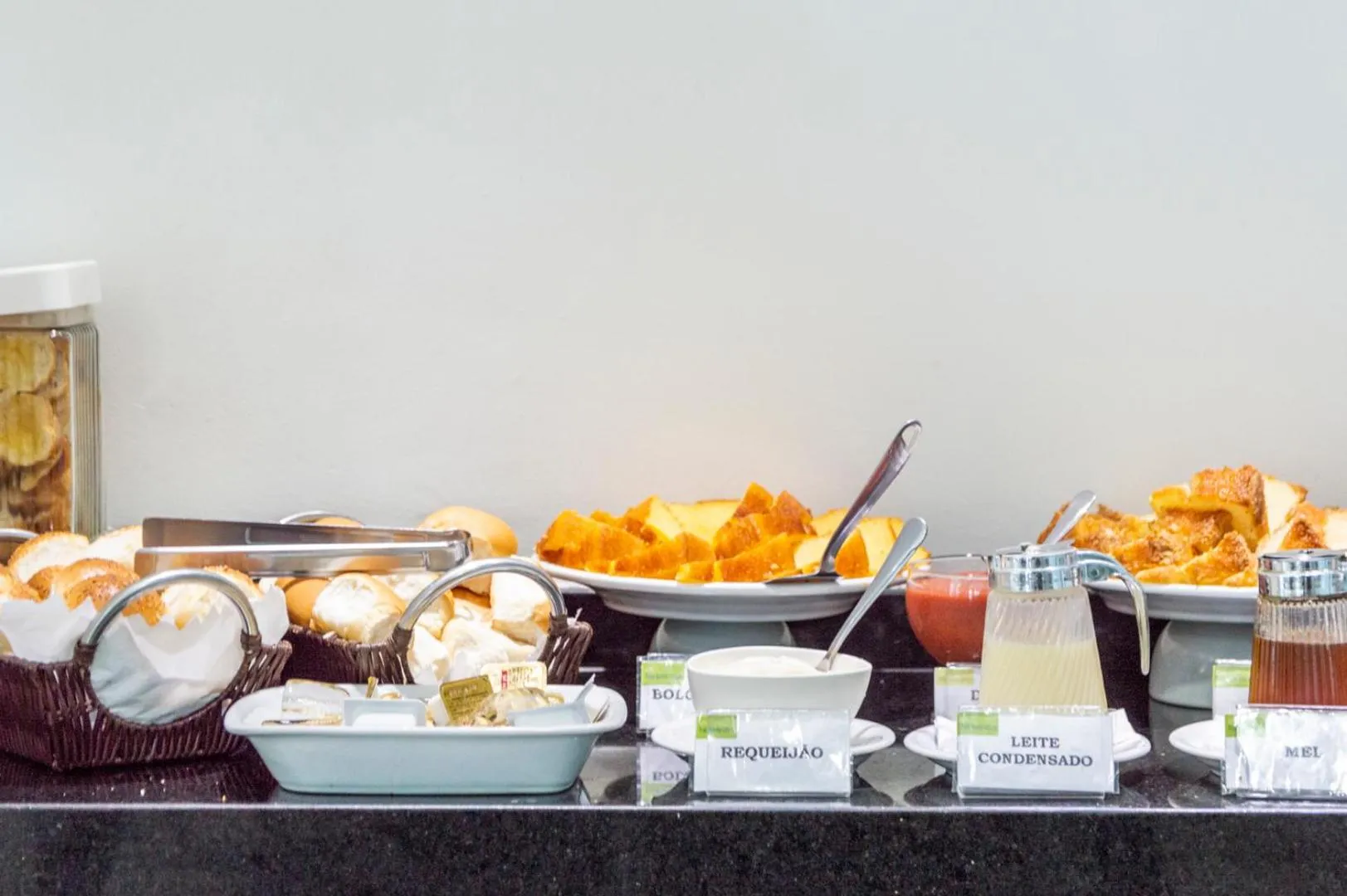 Buffet breakfast in Hotel Praia Bonita Jatiúca