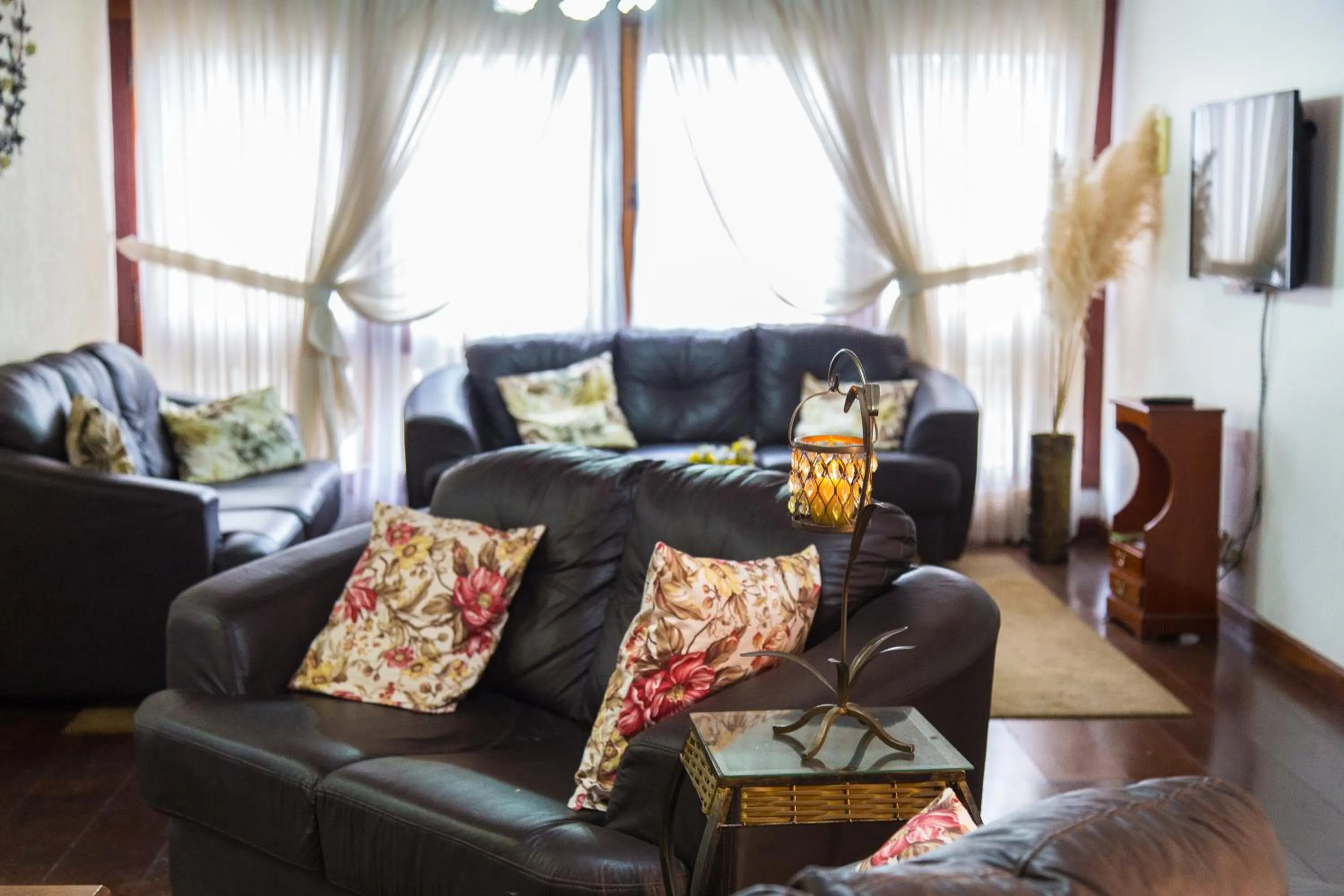 Communal lounge/ TV room in Pousada Recanto Feliz