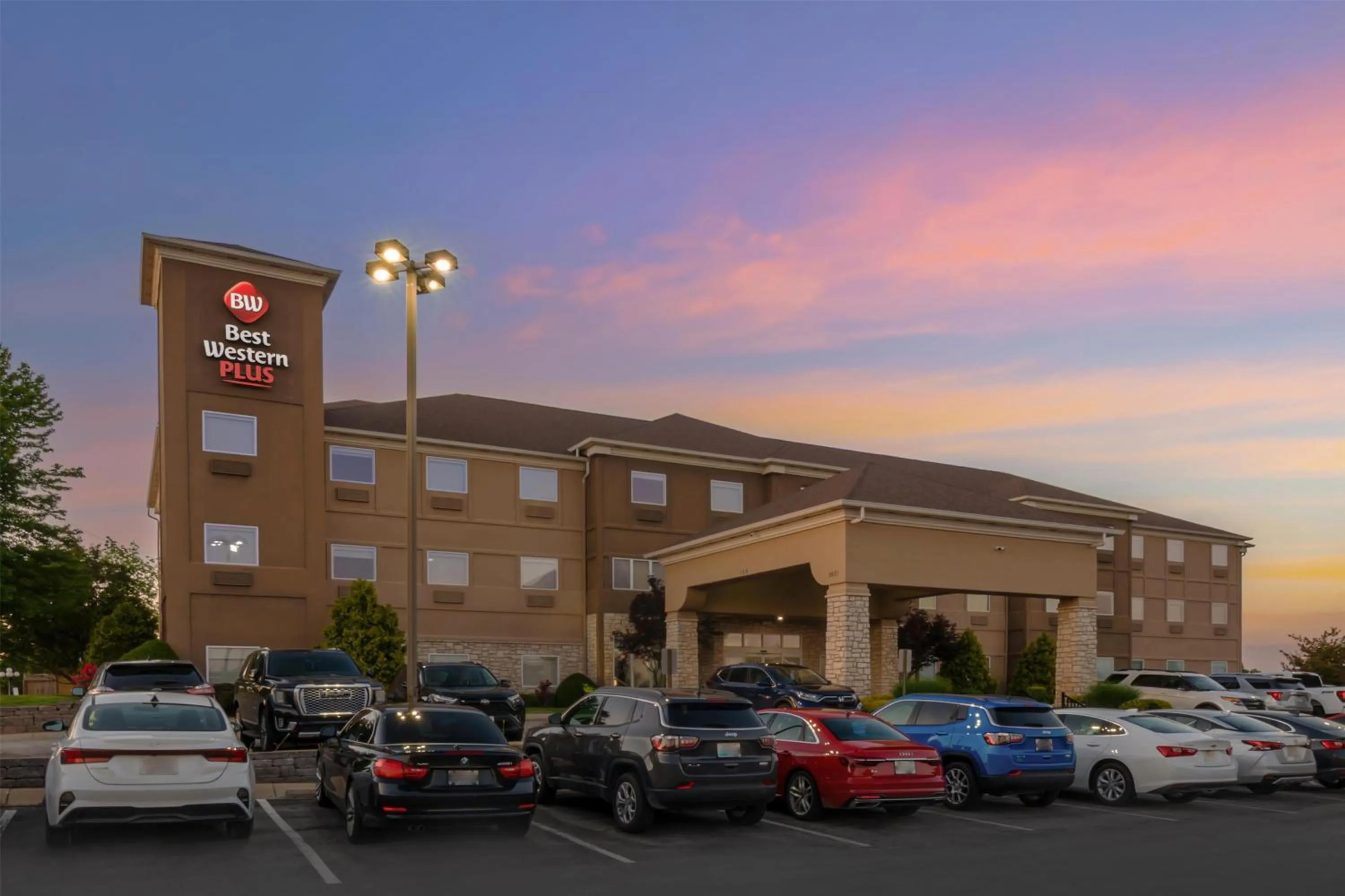 Property building in Best Western Plus Washington Hotel
