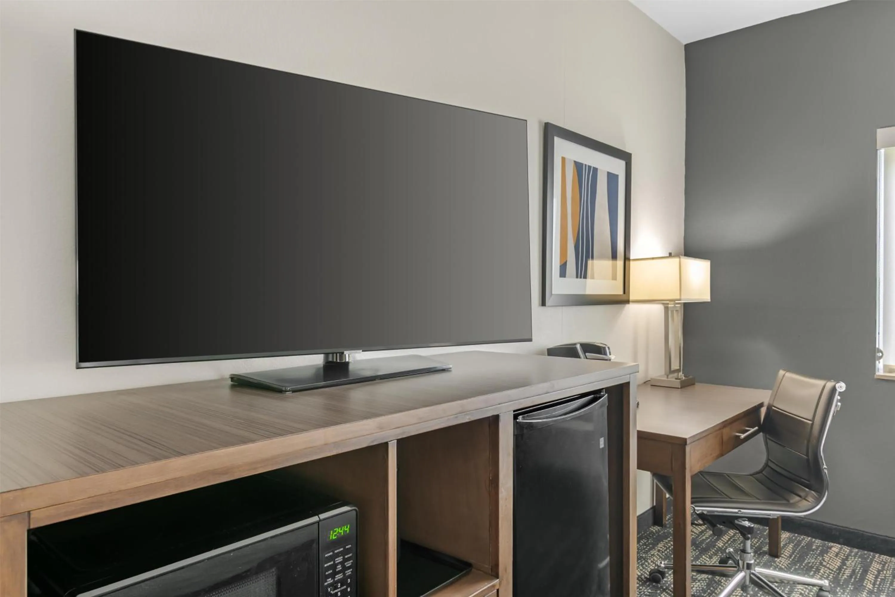 Bedroom in Best Western Plus Washington Hotel