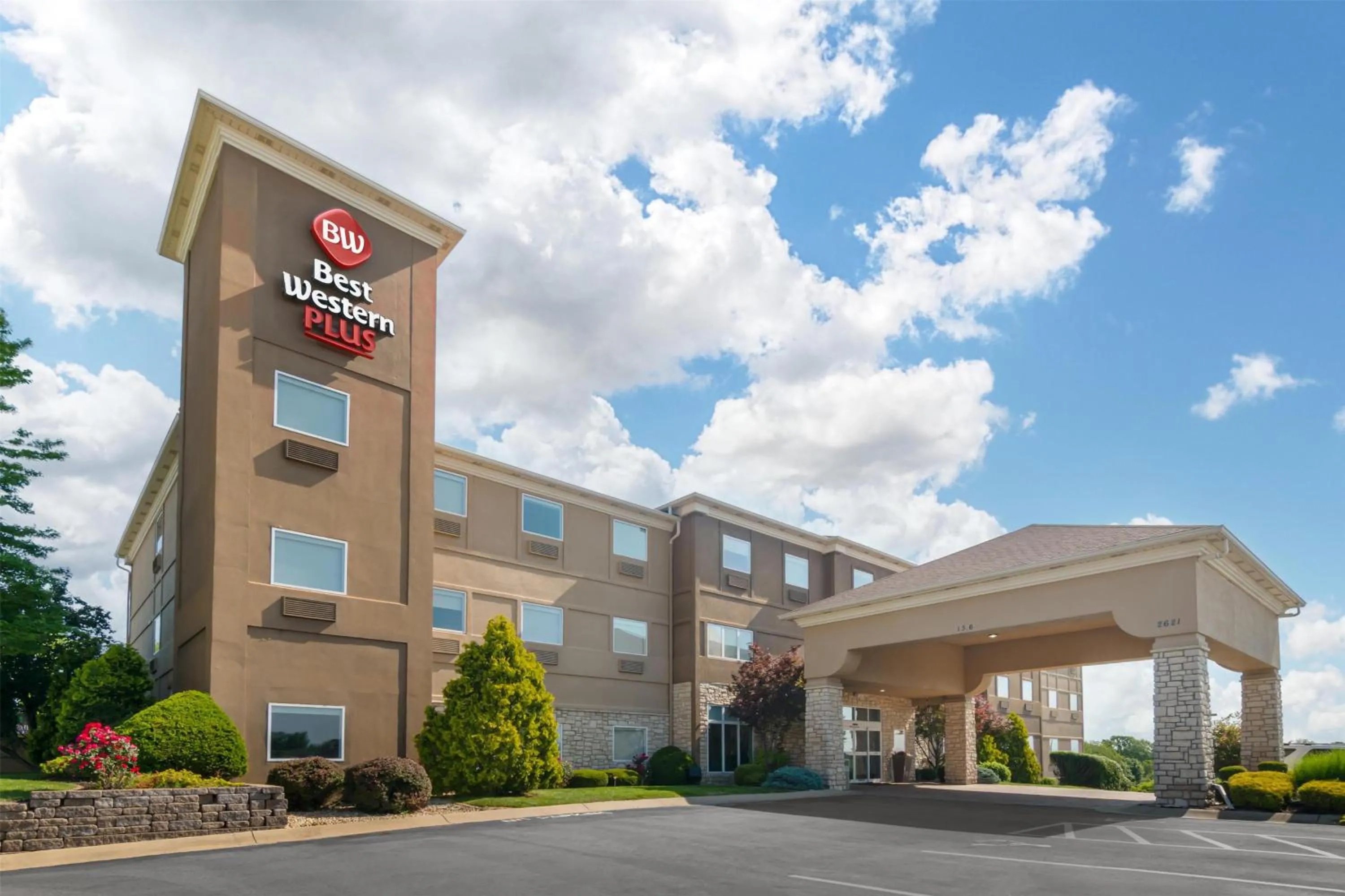 Property building in Best Western Plus Washington Hotel