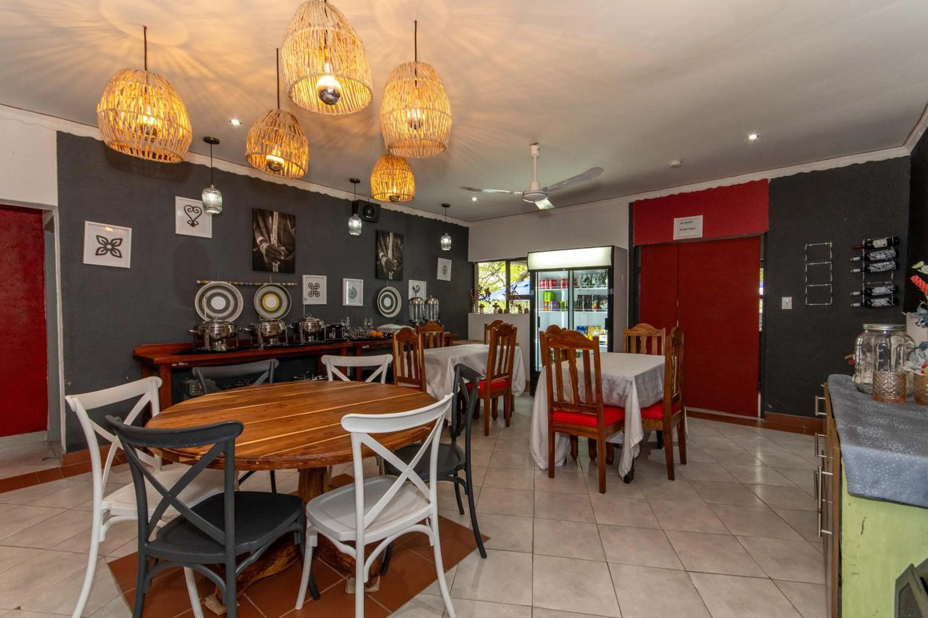 Restaurant/places to eat in Woodpeckers Guest House