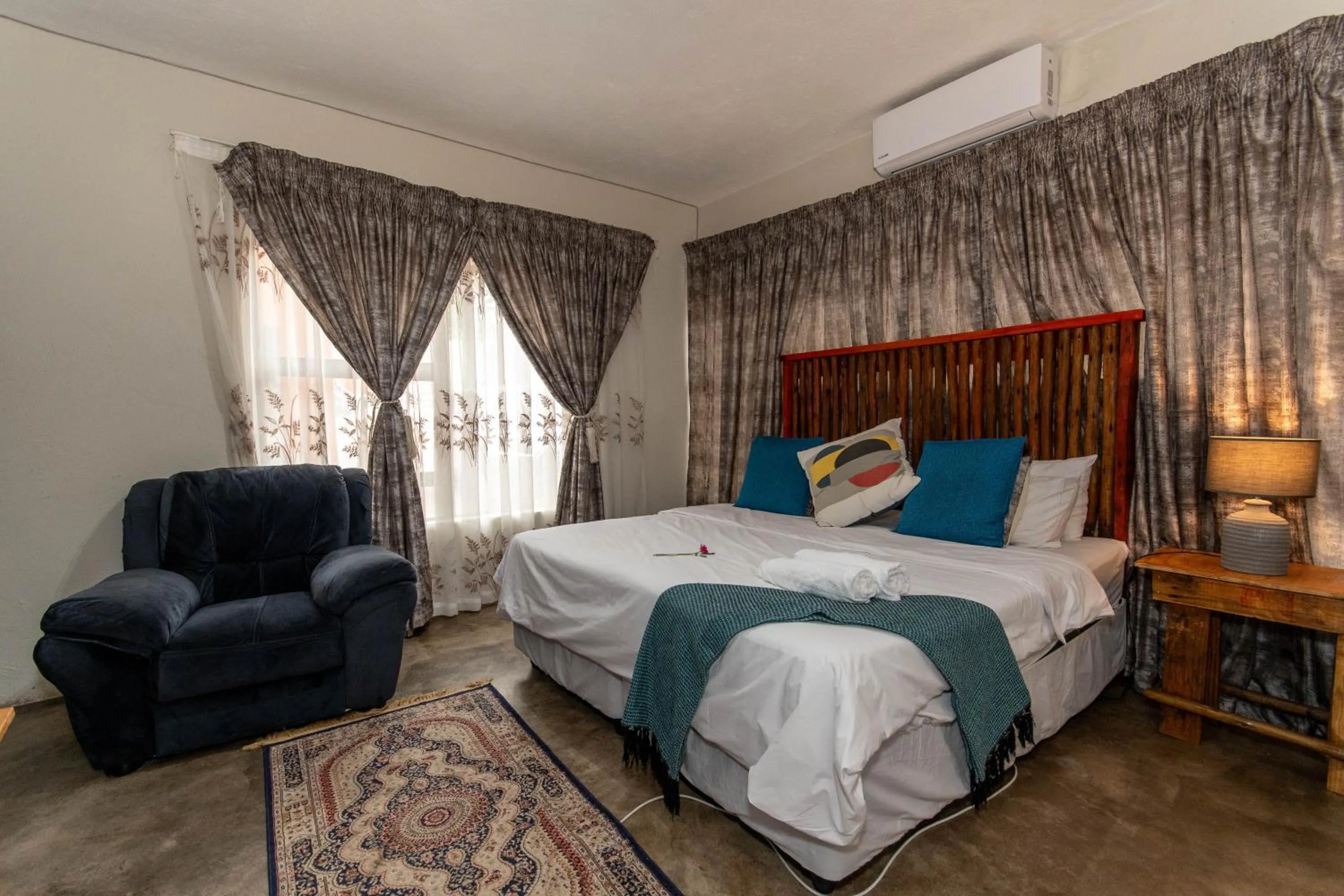 Bed in Woodpeckers Guest House