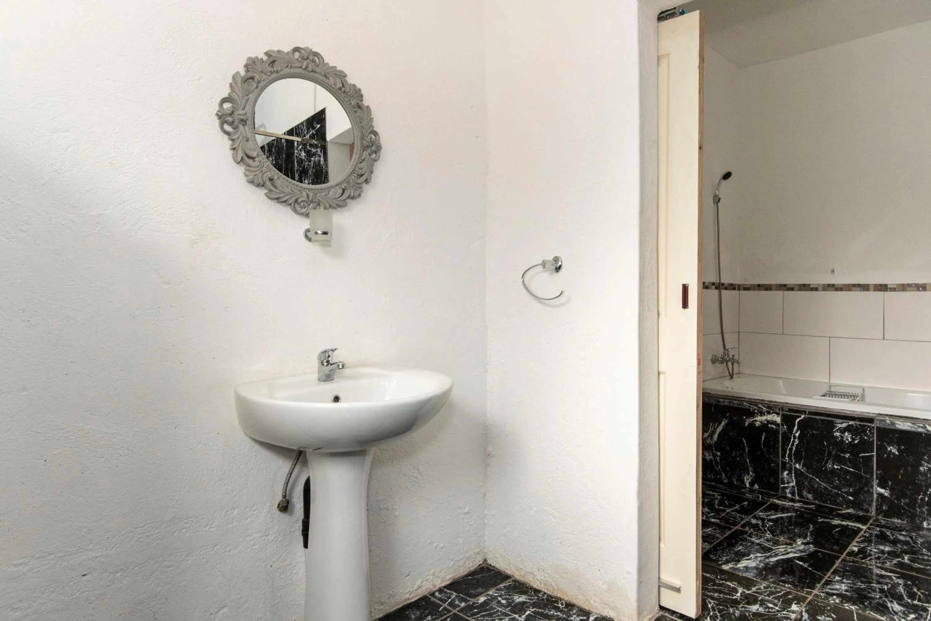 Bathroom in Woodpeckers Guest House