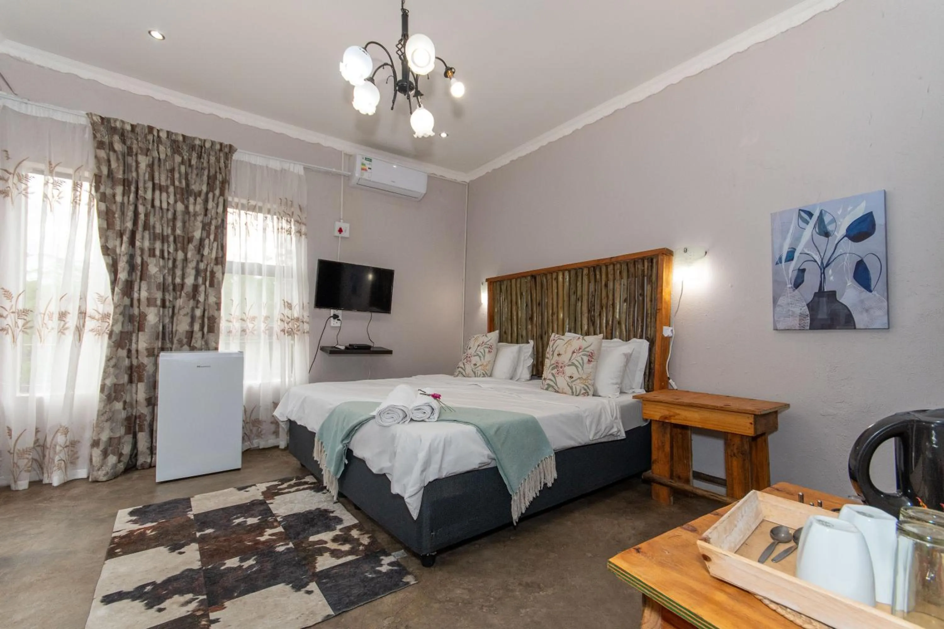 Photo of the whole room, Bed in Woodpeckers Guest House