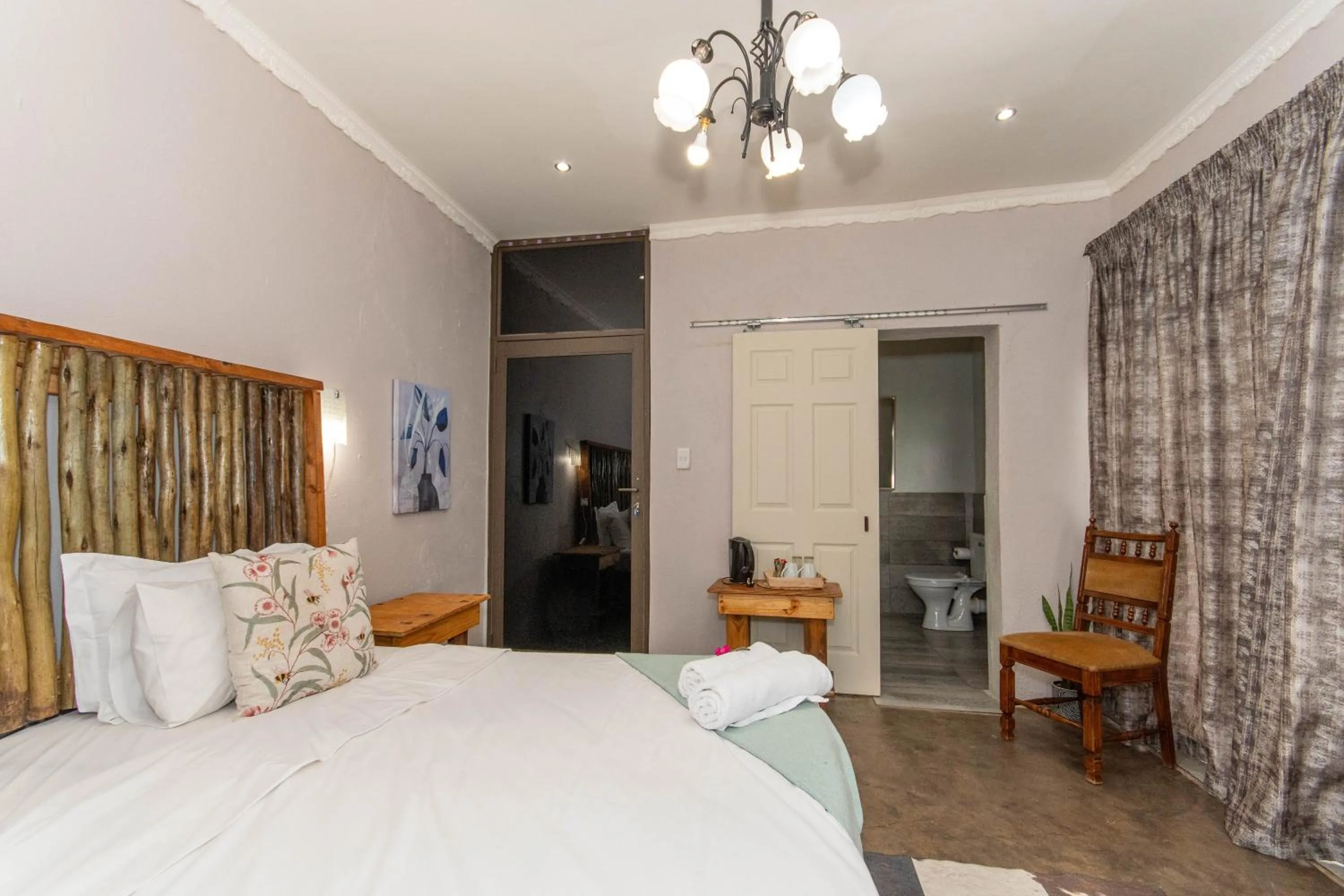 Bed in Woodpeckers Guest House