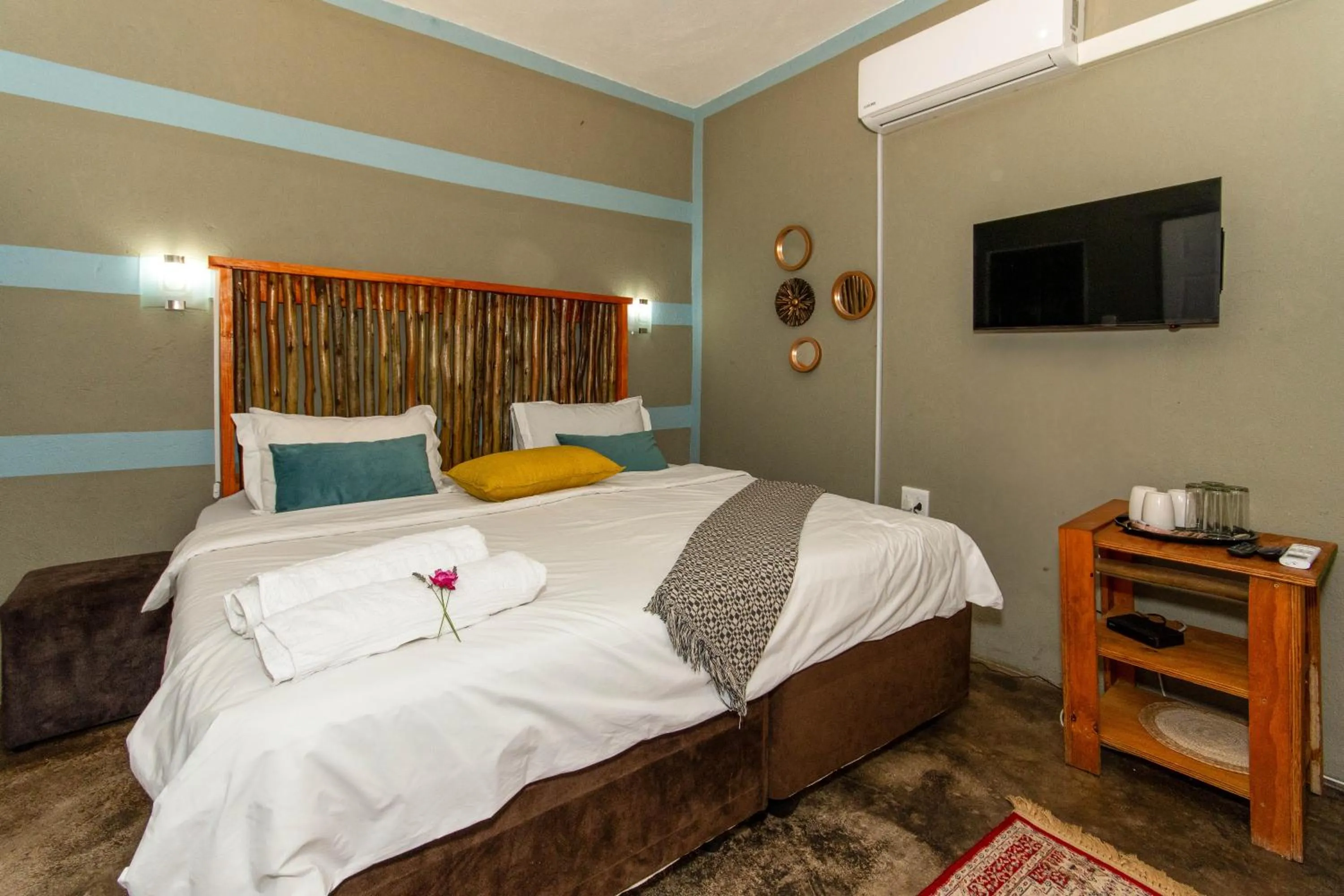 Bed in Woodpeckers Guest House