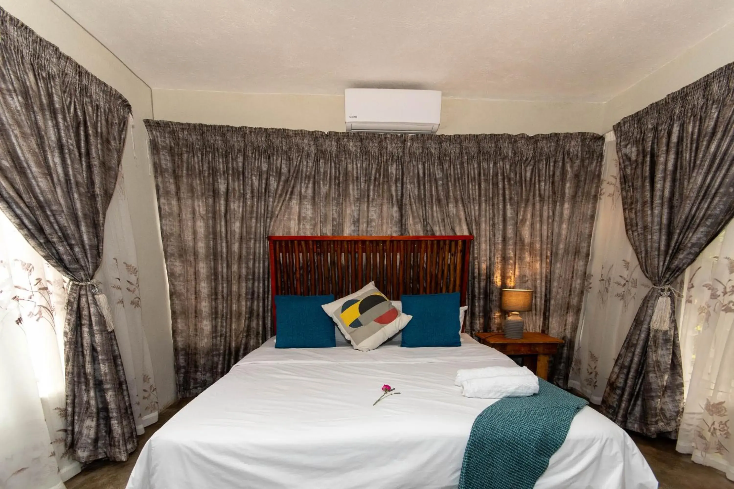 Double Room with Garden View in Woodpeckers Guest House Double Room with Garden View in Woodpeckers Guest House