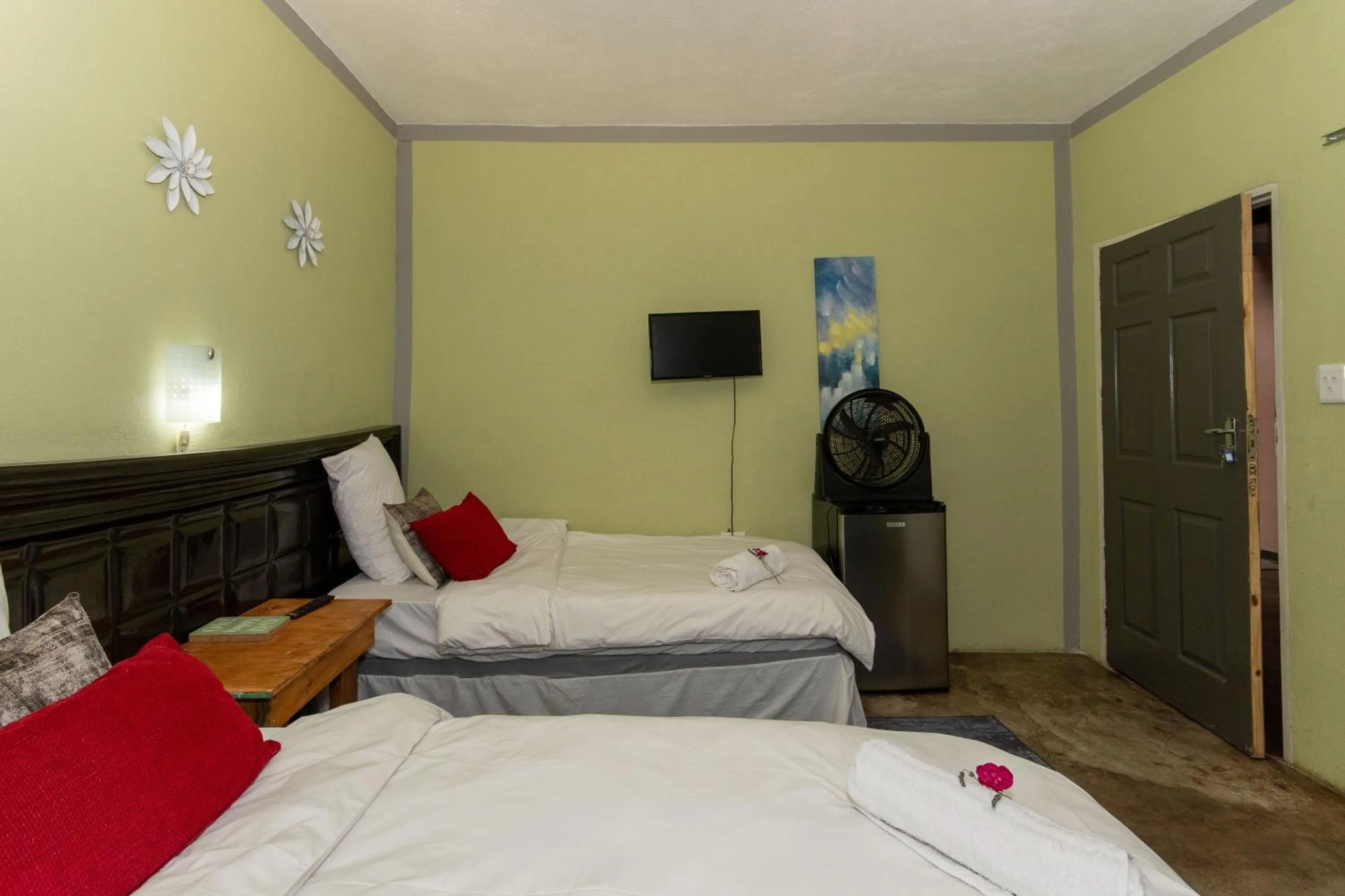 TV and multimedia, Bed in Woodpeckers Guest House