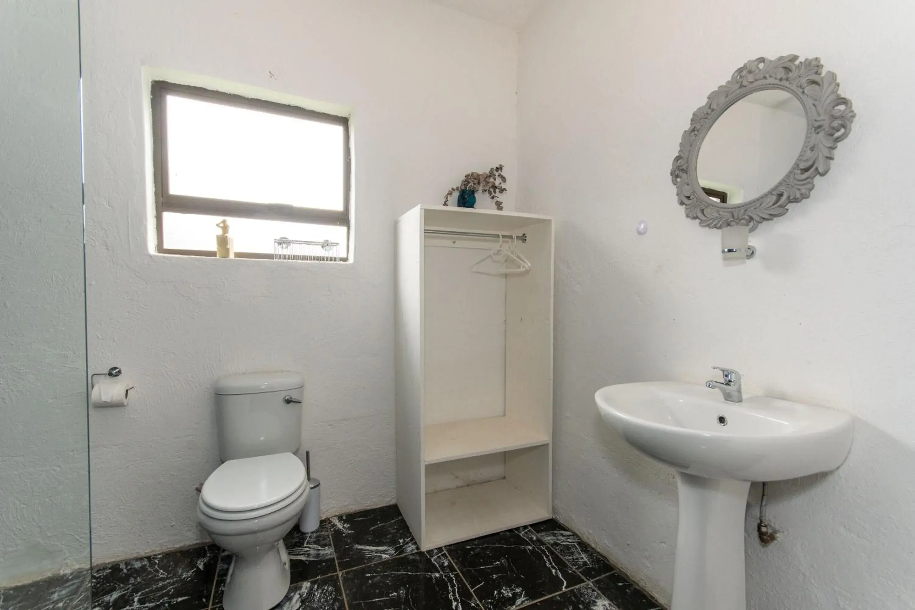 Deluxe Double or Twin Room with Garden View in Woodpeckers Guest House Deluxe Double or Twin Room with Garden View in Woodpeckers Guest House