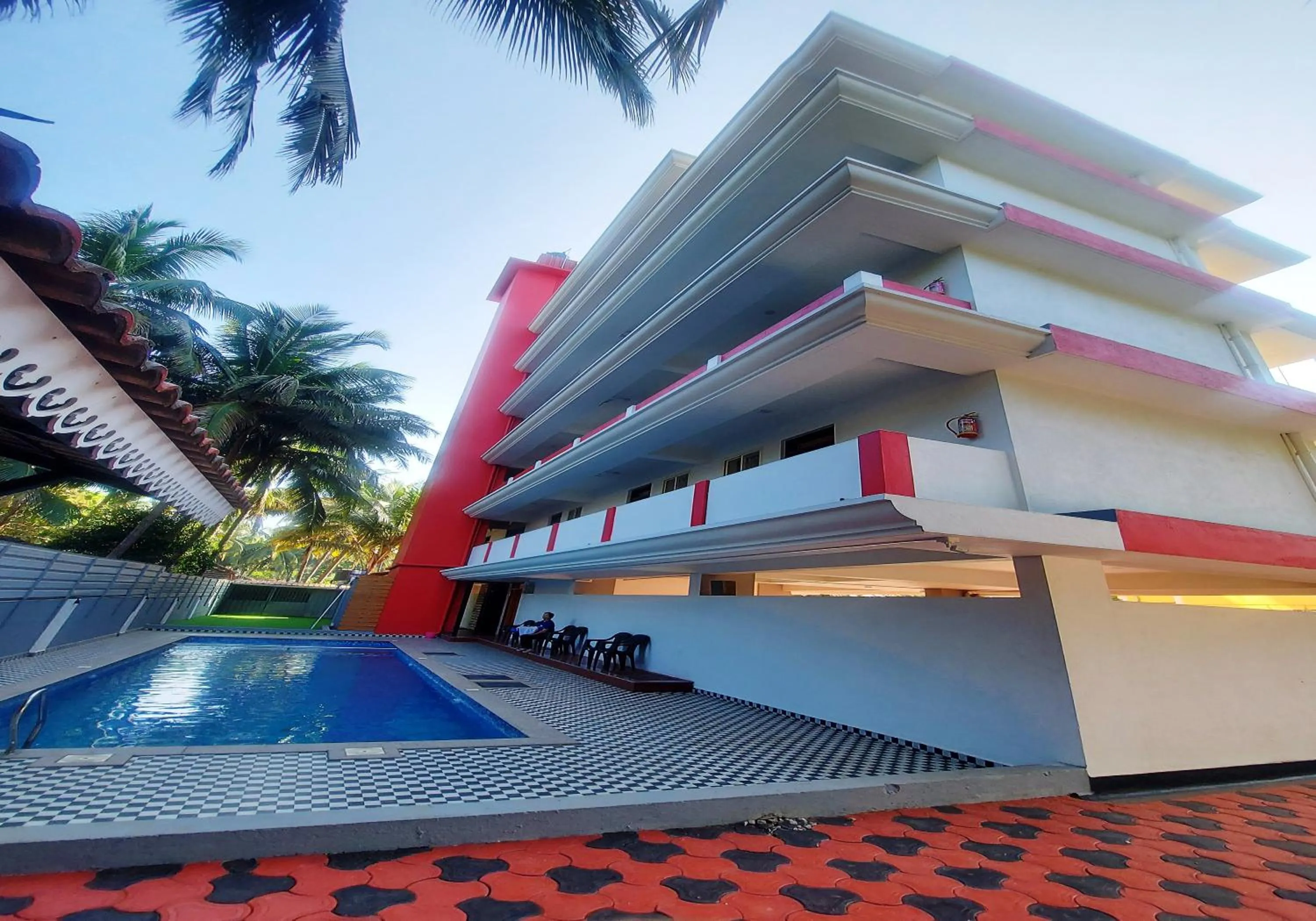 Facade/entrance in Martins Crest