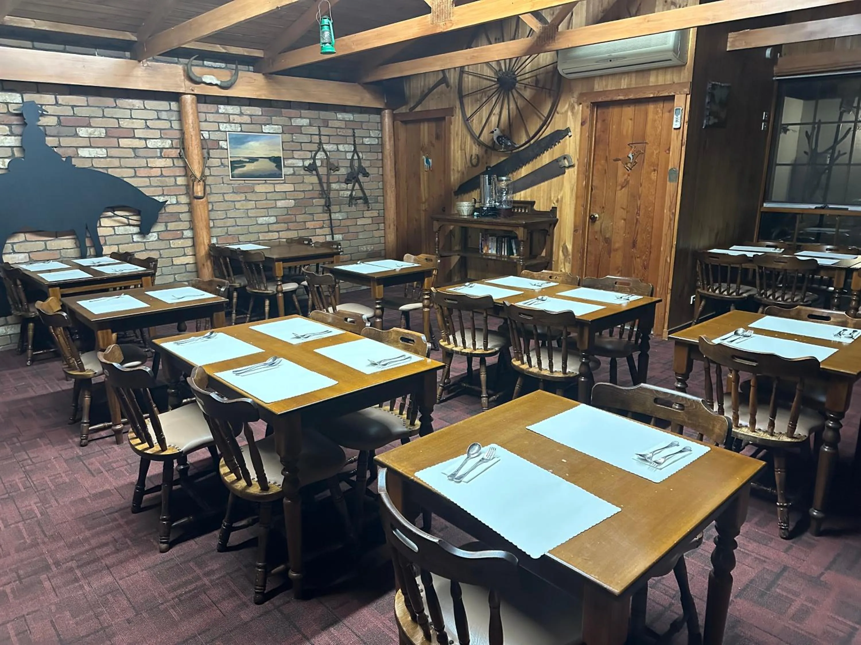 Restaurant/places to eat in Banjo Paterson Motor Inn