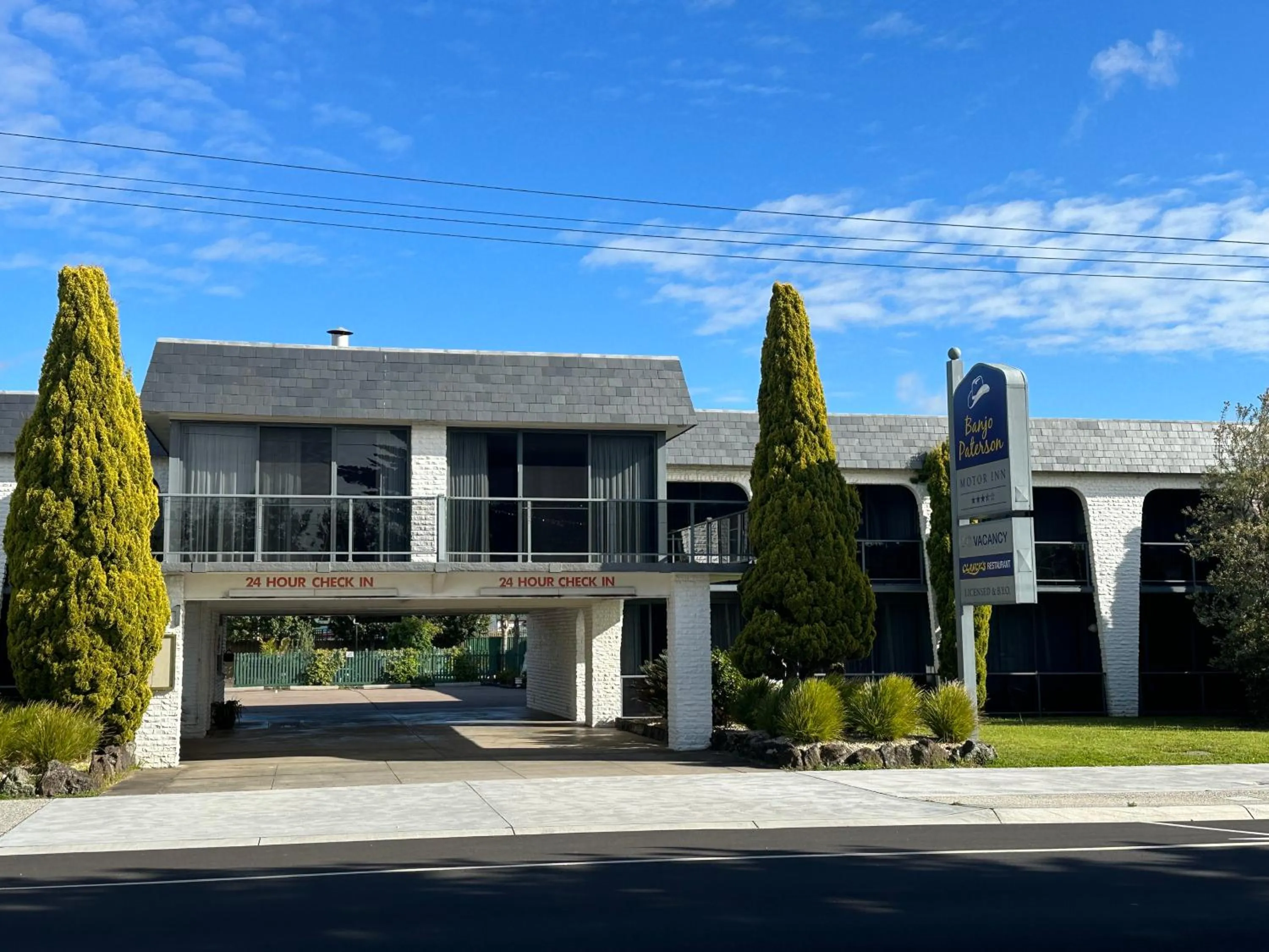 Property building in Banjo Paterson Motor Inn