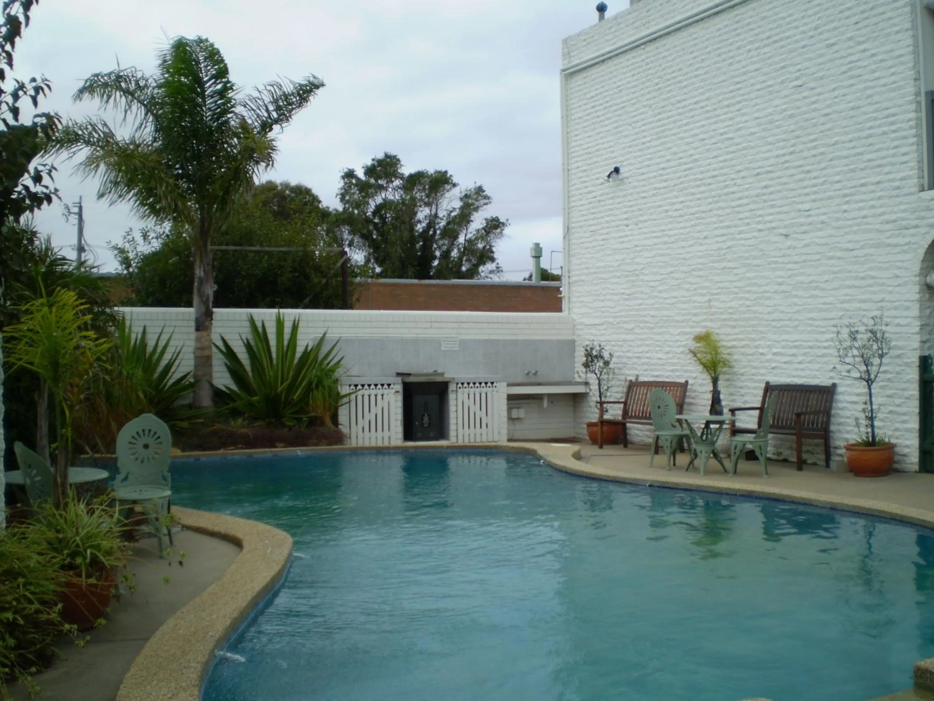 Swimming pool in Banjo Paterson Motor Inn