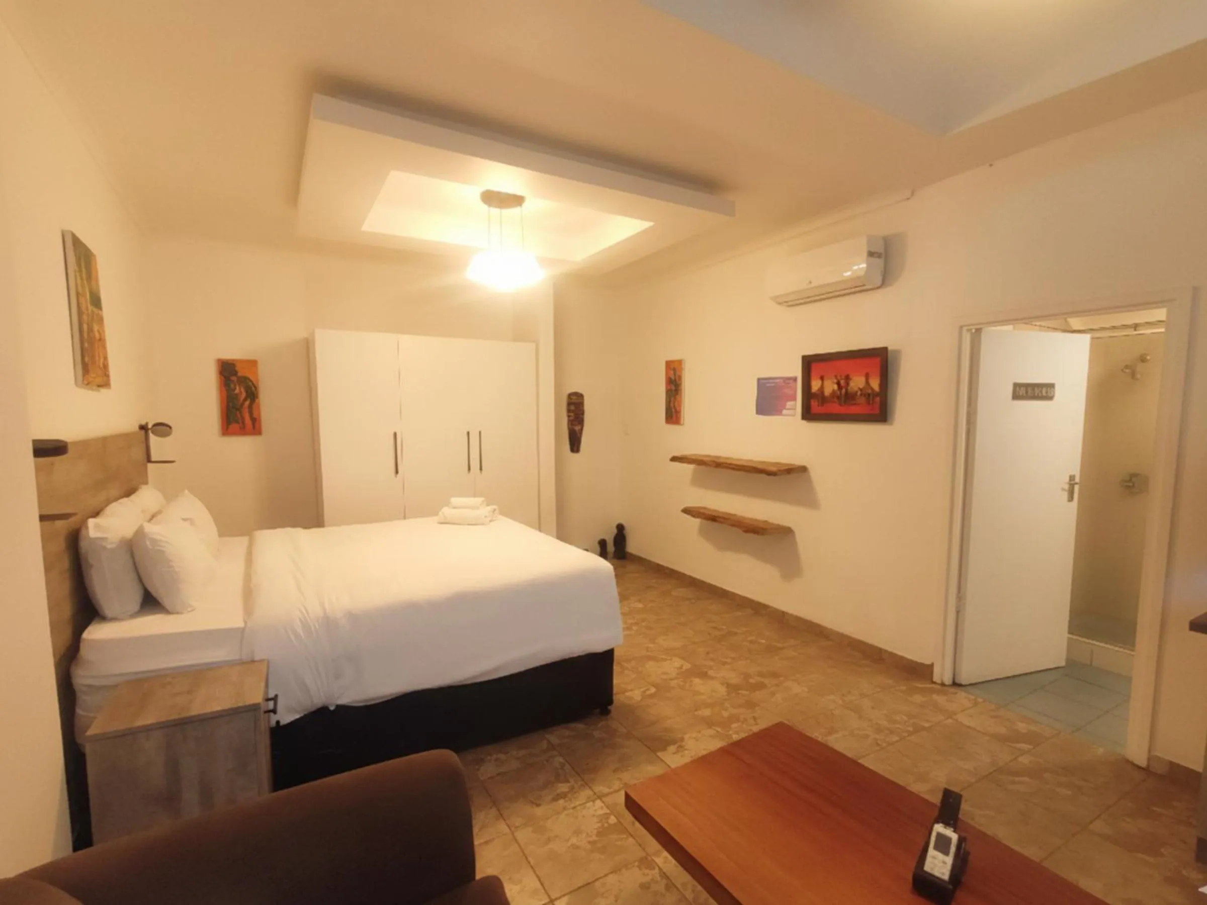 Bedroom, Bed in Zur See - No Loadshedding