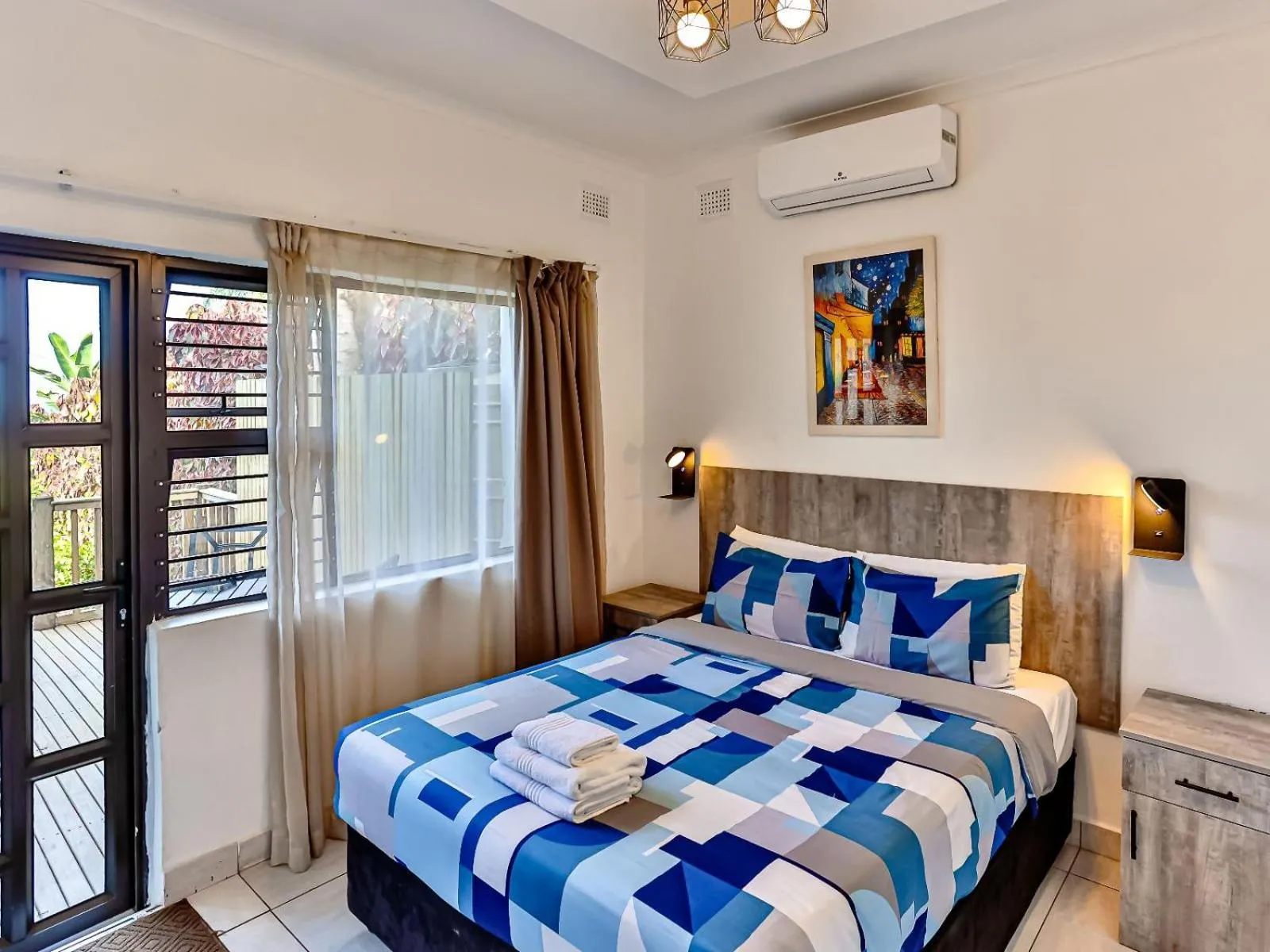 Premier Queen Room in Zur See - No Loadshedding