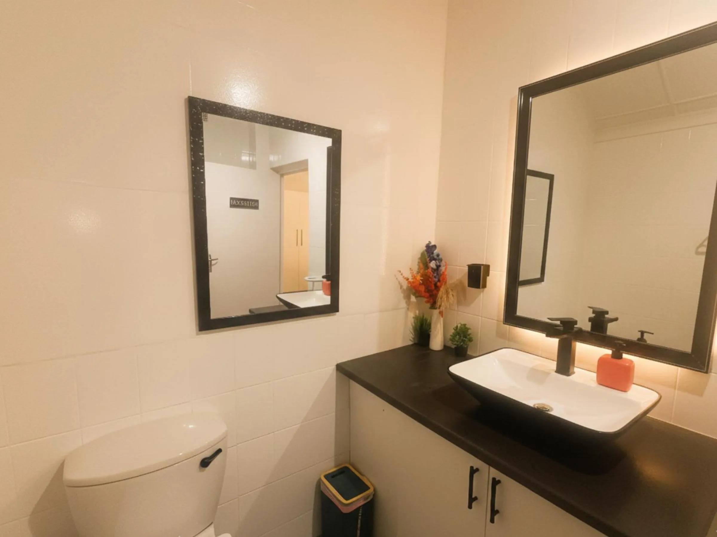 Bathroom in Zur See - No Loadshedding