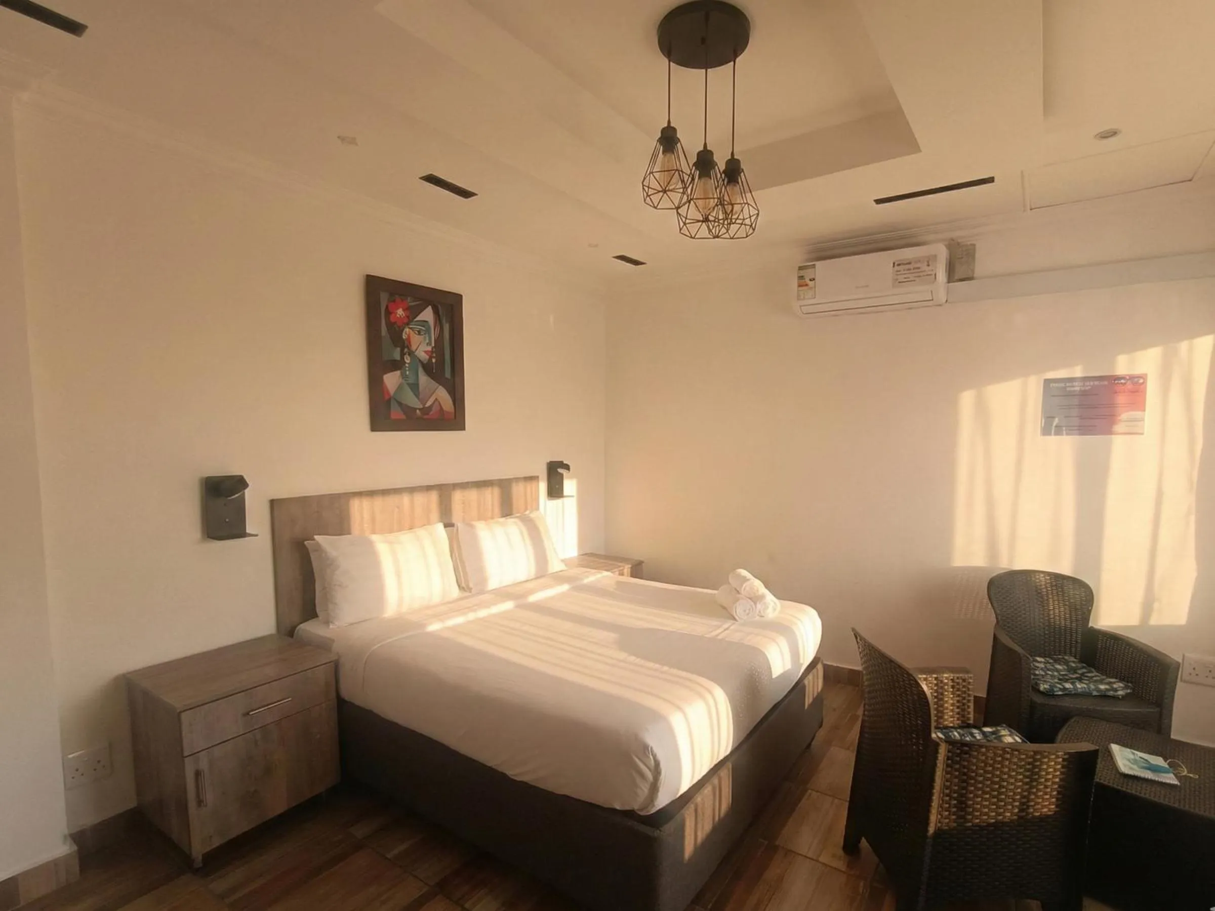 Bedroom, Bed in Zur See - No Loadshedding