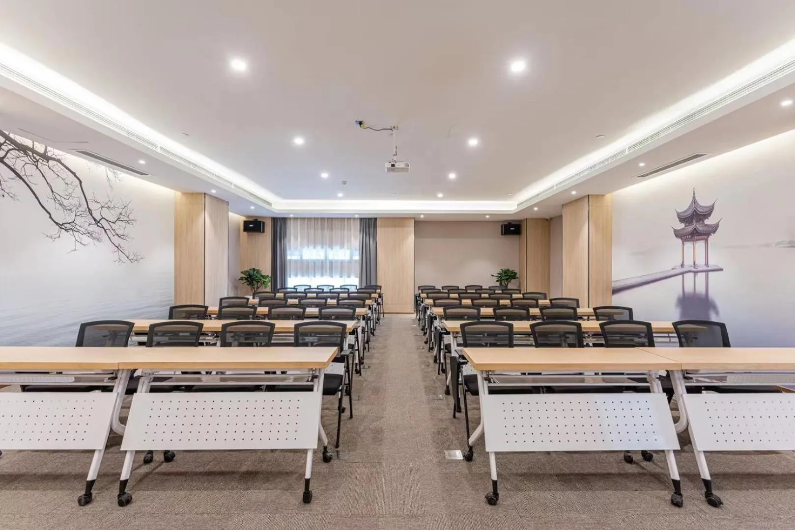 Meeting/conference room in Atour Hotel Hangzhou Chongxian Banshan