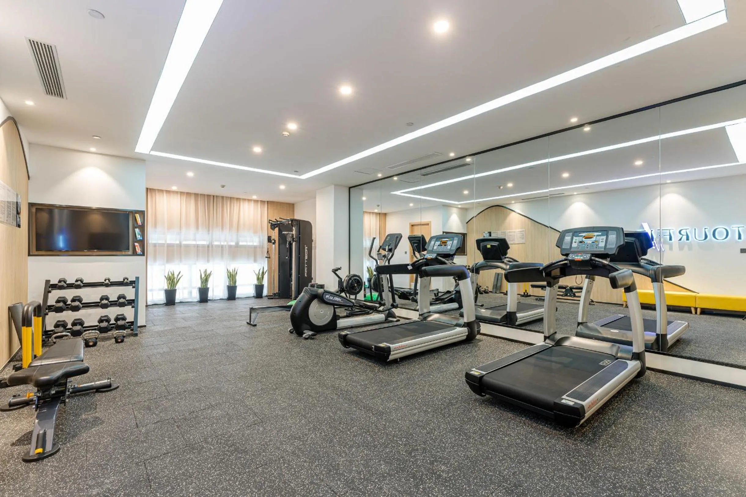 Fitness centre/facilities in Atour Hotel Hangzhou Chongxian Banshan