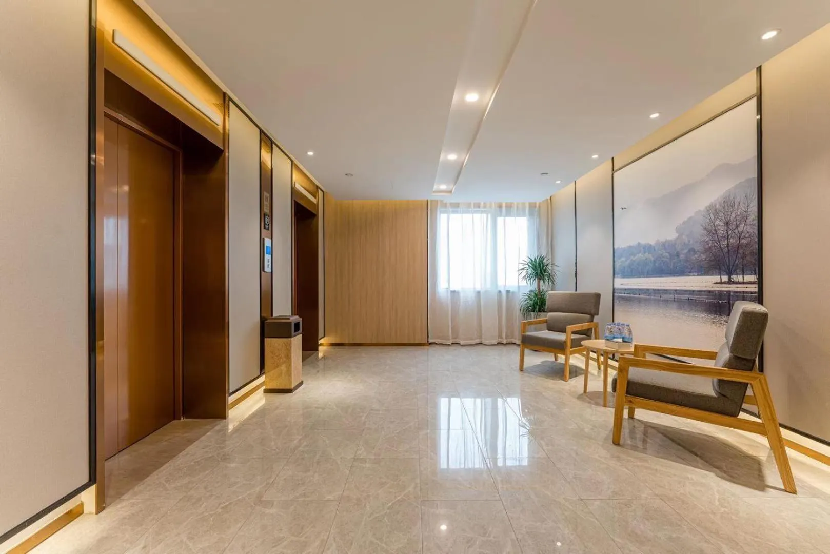 Seating area in Atour Hotel Hangzhou Chongxian Banshan