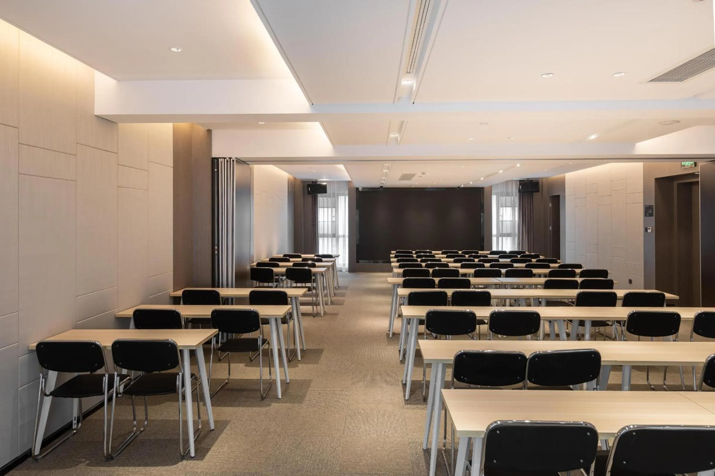 Atour Hotel Wuhan Guanggu Qingnianhui JinRongGang