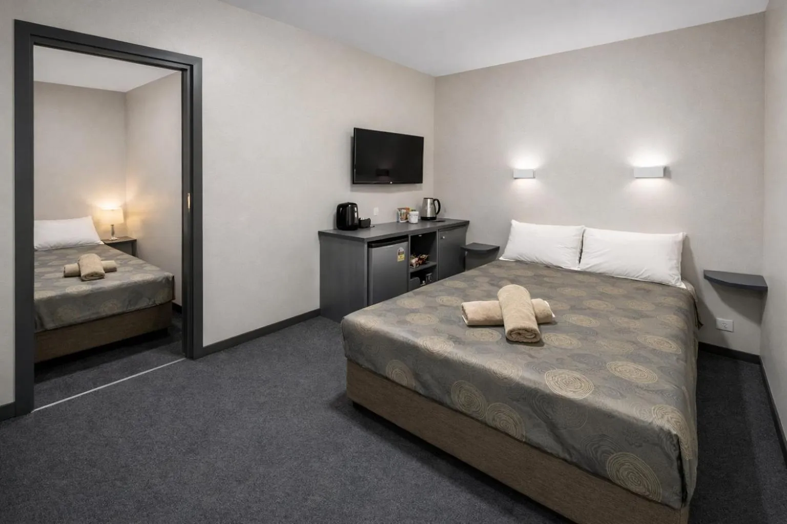 Bed in Broken Hill Tourist Lodge