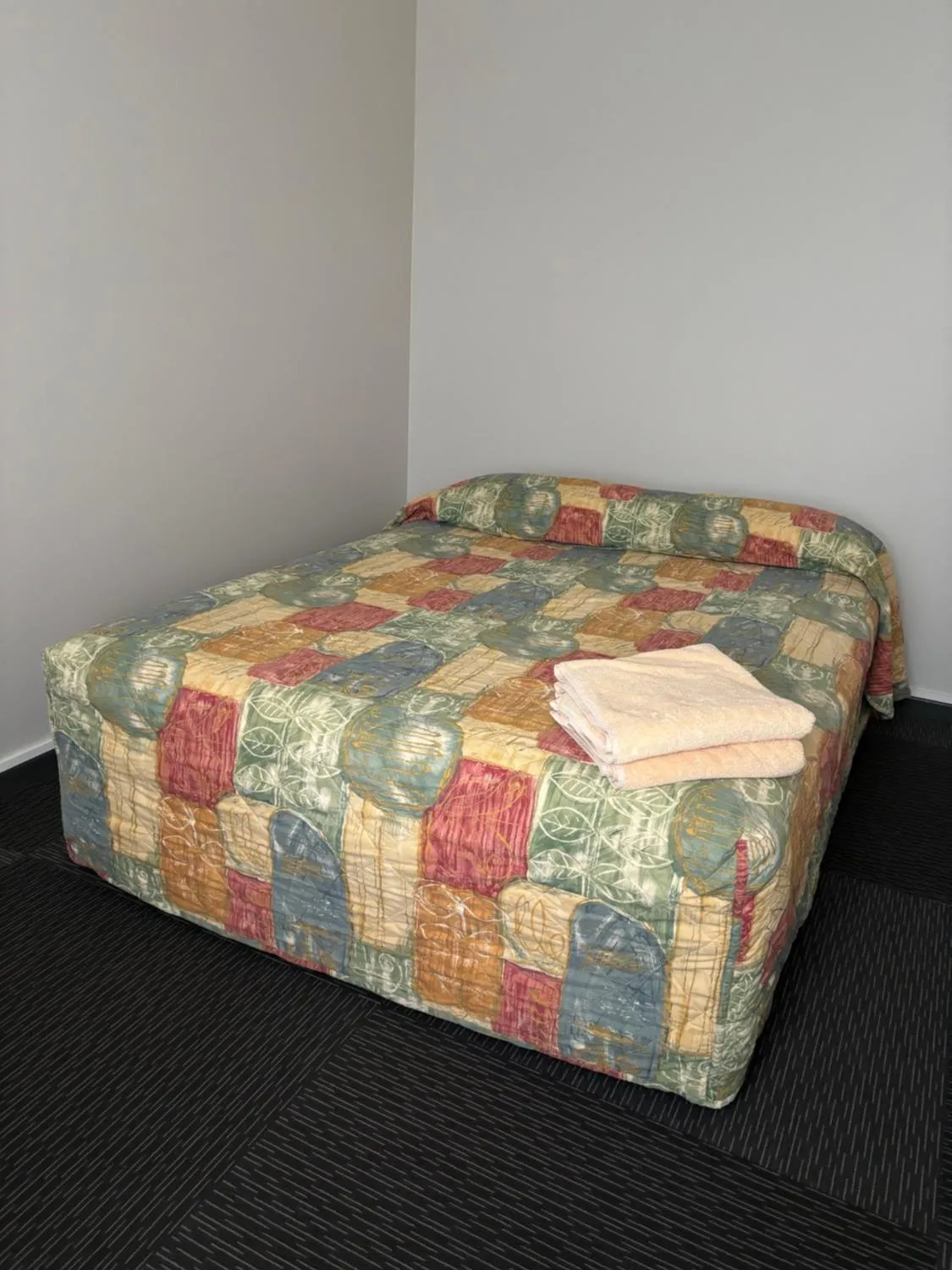 Bed in Broken Hill Tourist Lodge