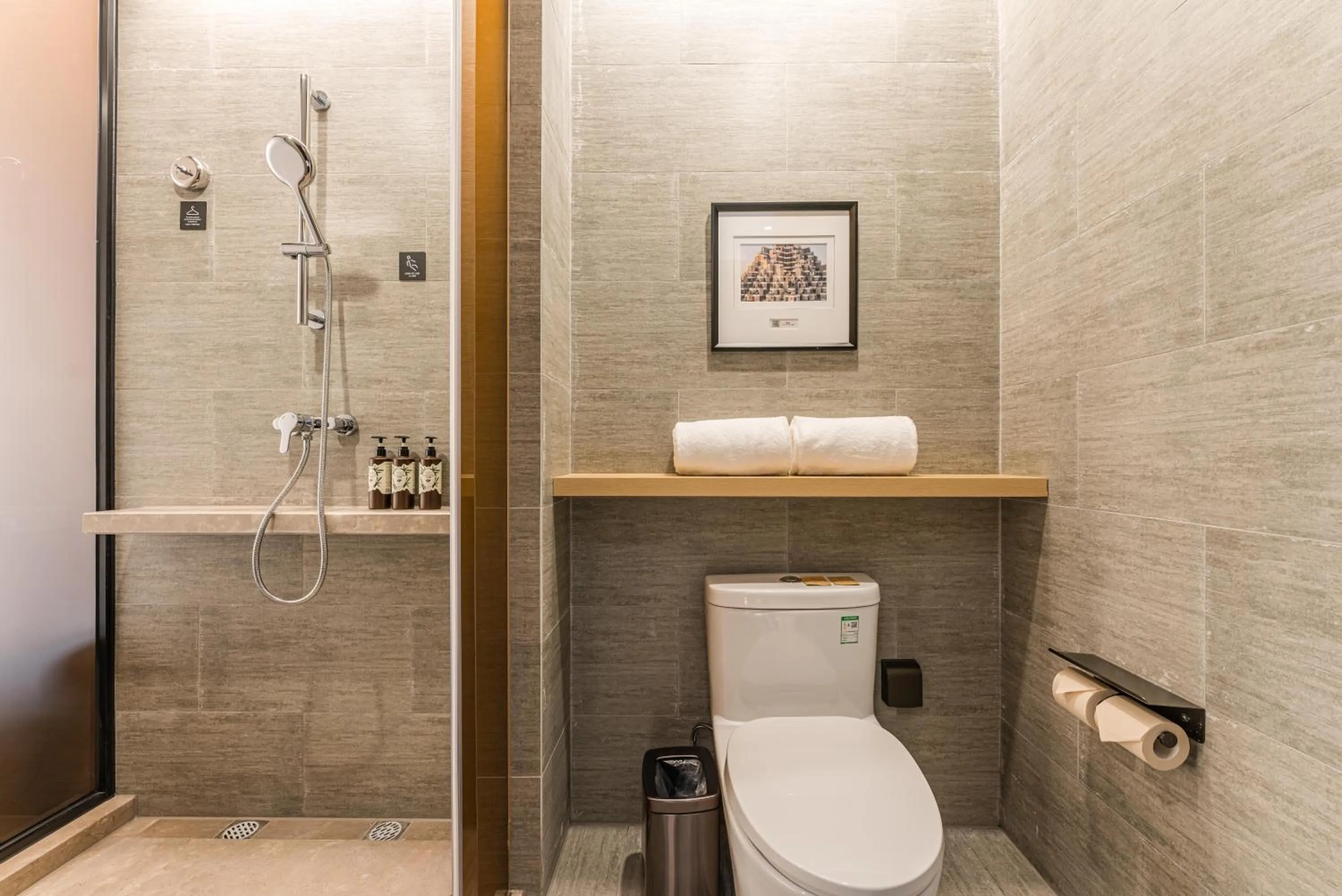 Shower in Atour Hotel Suzhou Wangting