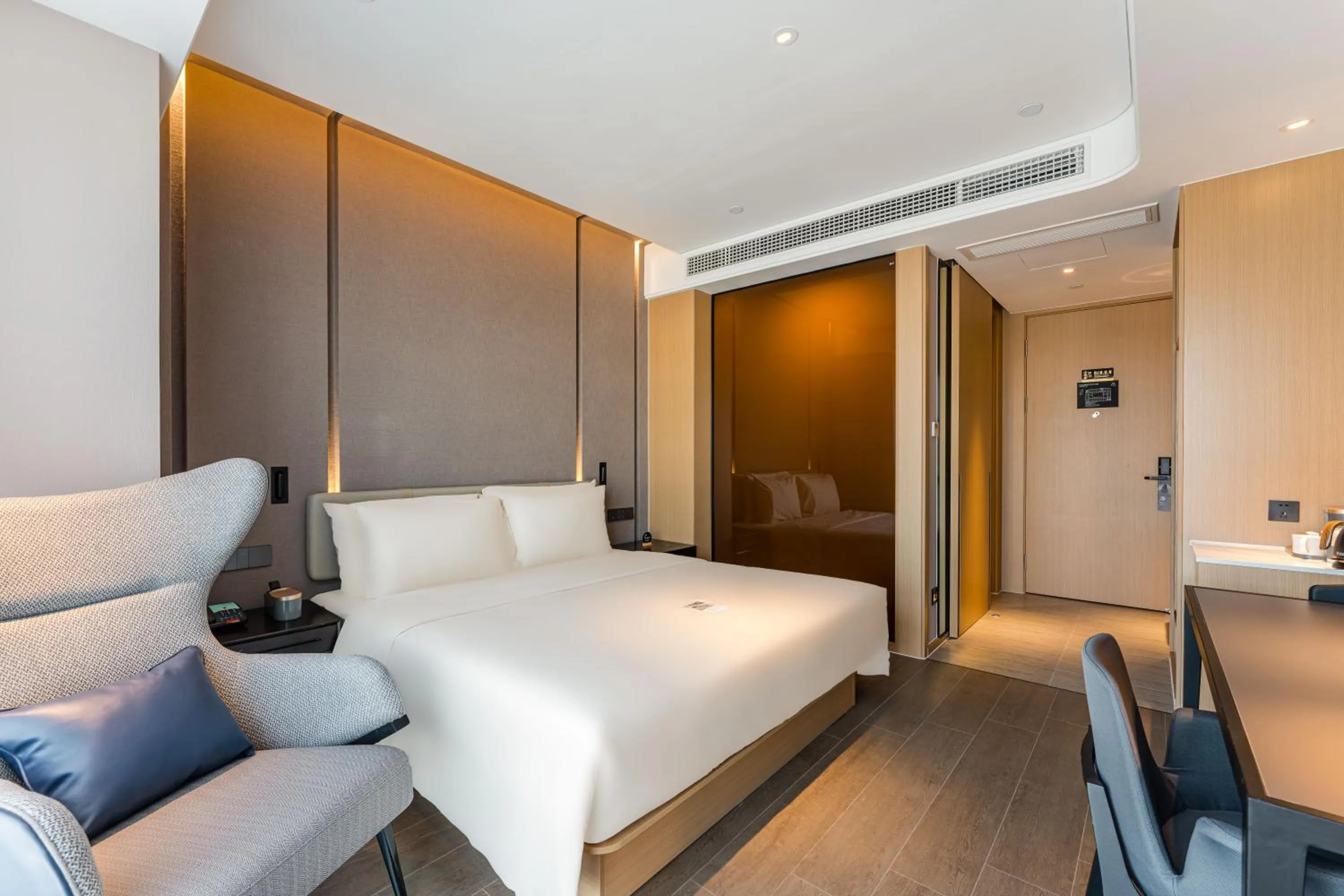 Photo of the whole room, Bed in Atour Hotel Suzhou Mudu Ancient Town