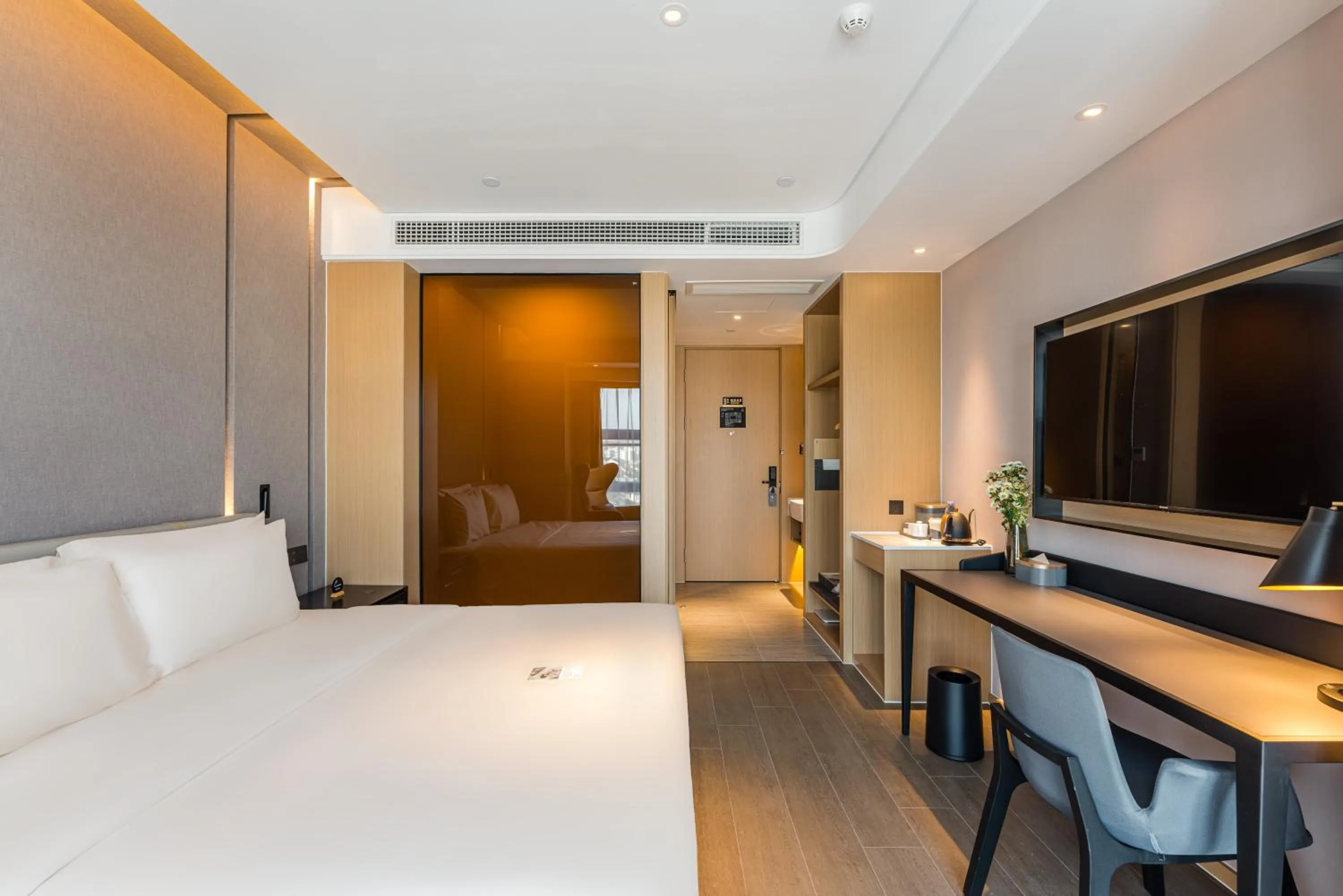 Photo of the whole room, Bed in Atour Hotel Suzhou Mudu Ancient Town