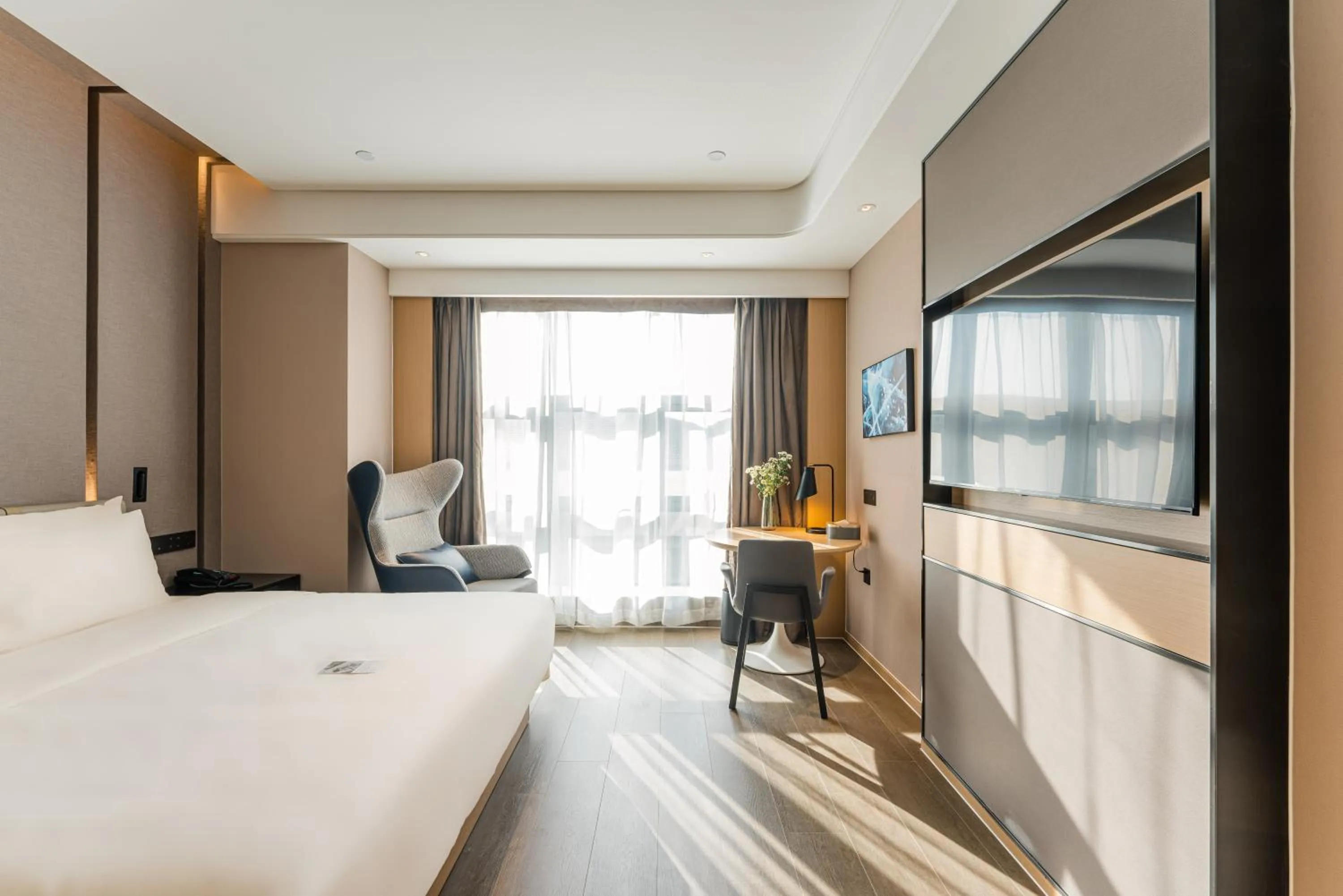 Photo of the whole room, Bed in Atour Hotel Suzhou Mudu Ancient Town