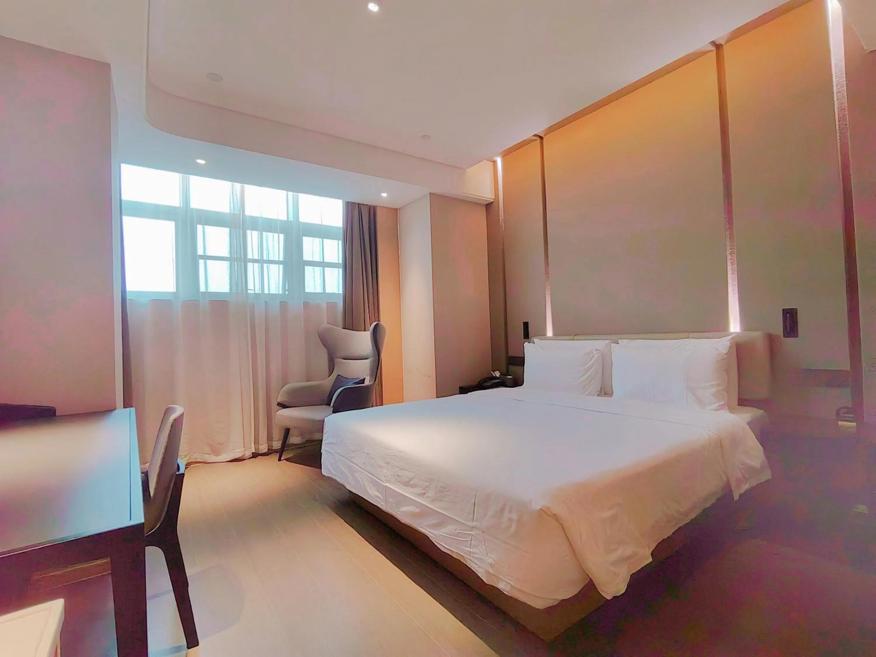 Photo of the whole room, Bed in Atour Hotel Suzhou Mudu Ancient Town