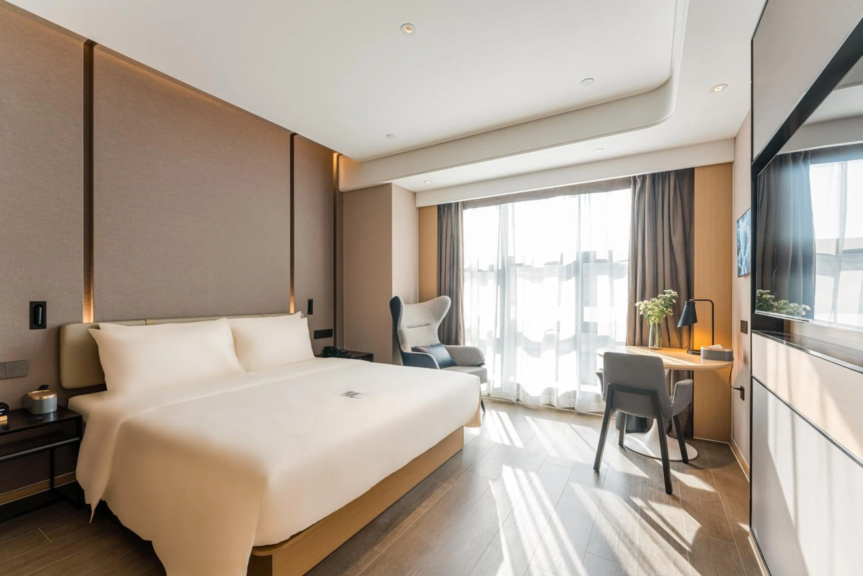 Photo of the whole room, Bed in Atour Hotel Suzhou Mudu Ancient Town