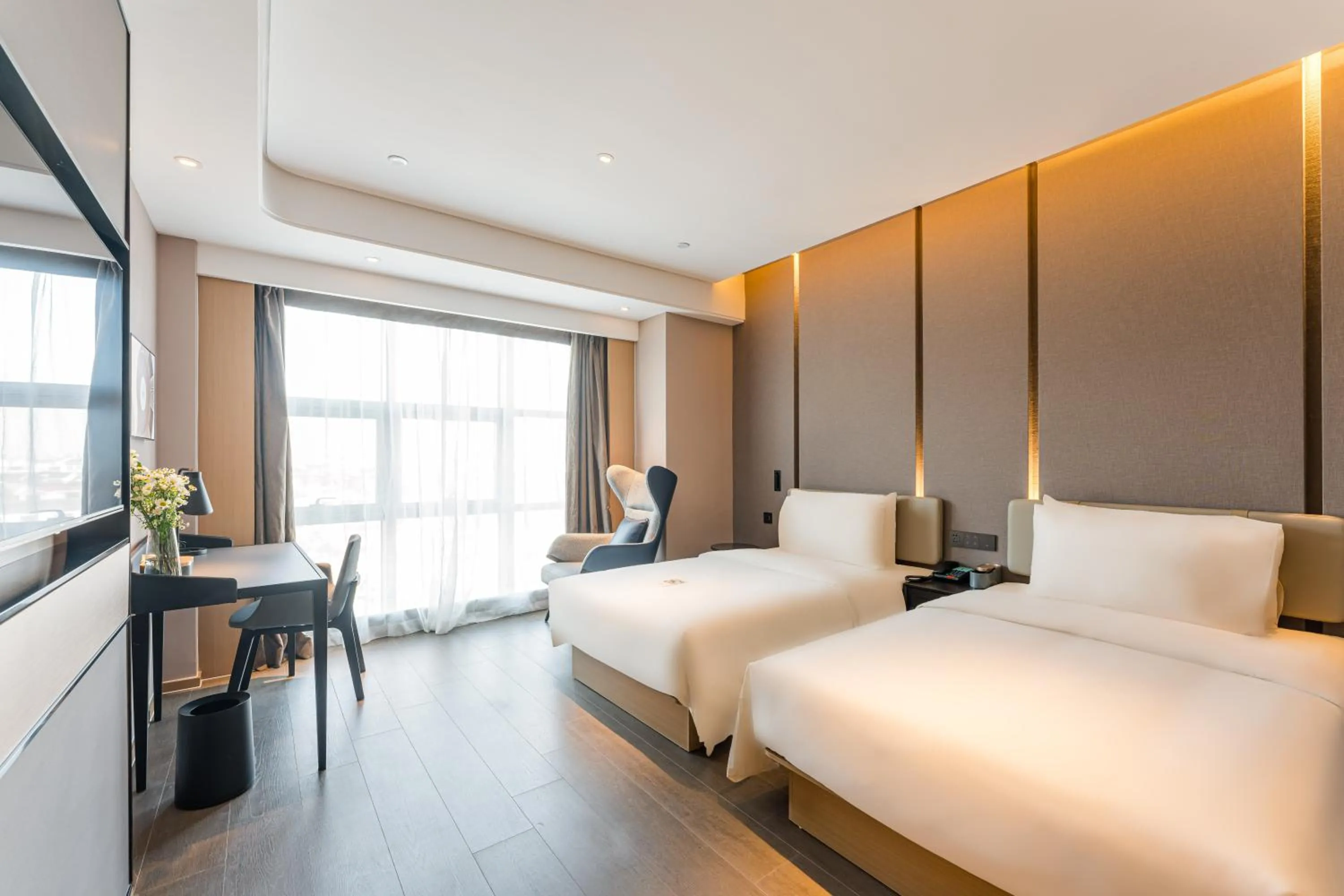 Photo of the whole room, Bed in Atour Hotel Suzhou Mudu Ancient Town