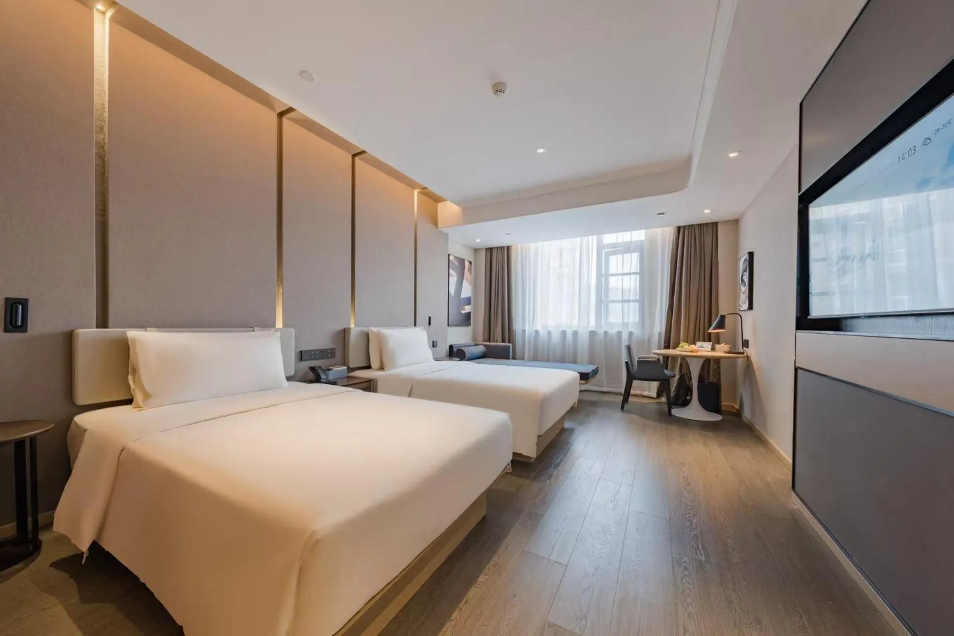 Living room, Bed in Atour Hotel Hangzhou East Railway Station