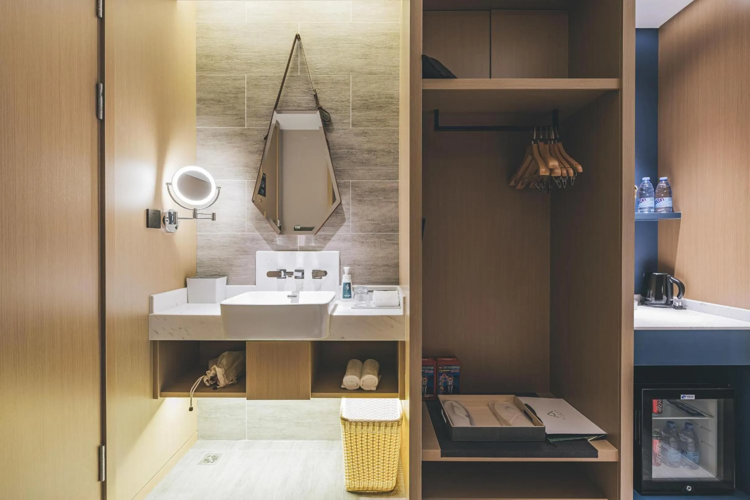 Atour Hotel Shaoxing Shangyu E-Travel Town