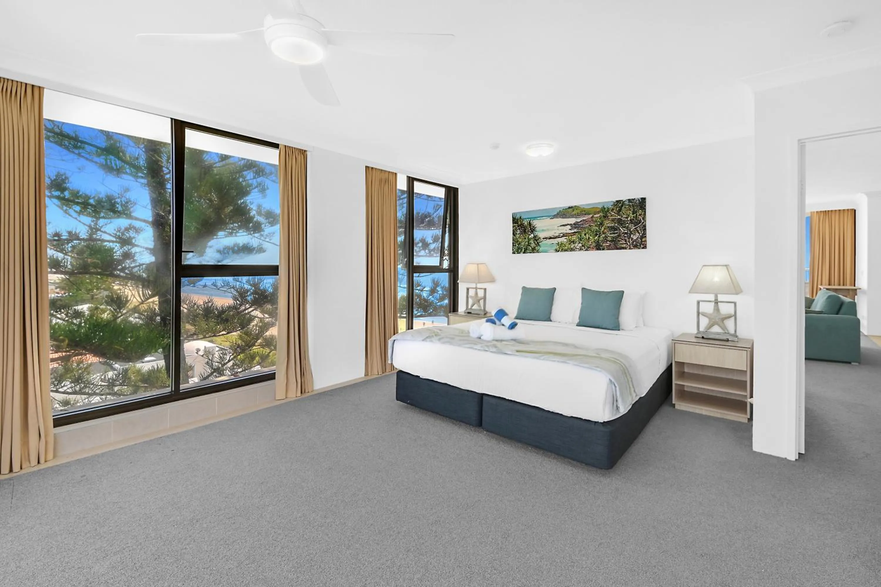 Bedroom, Bed in Albatross North Apartments