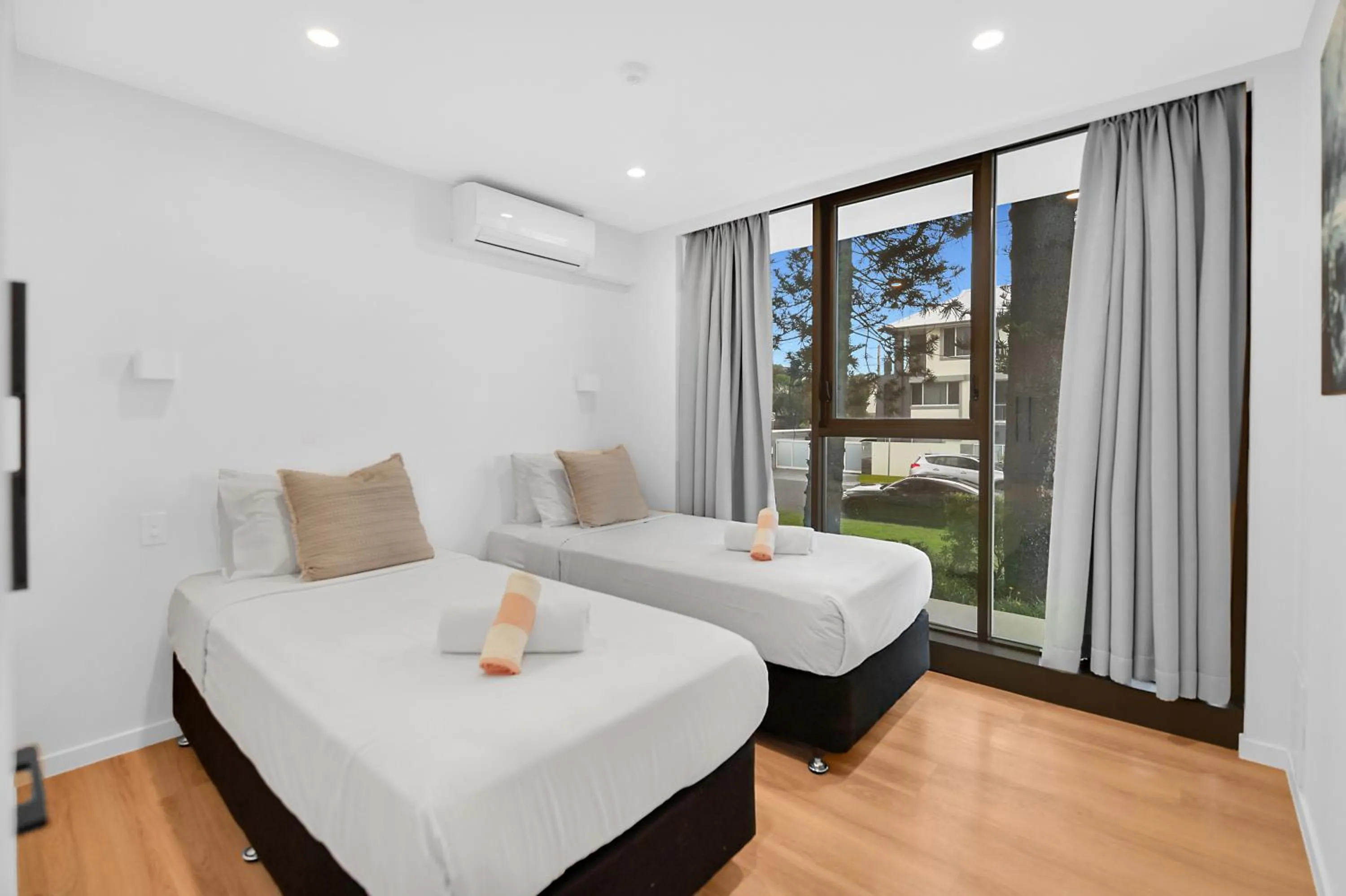 Bedroom, Bed in Albatross North Apartments