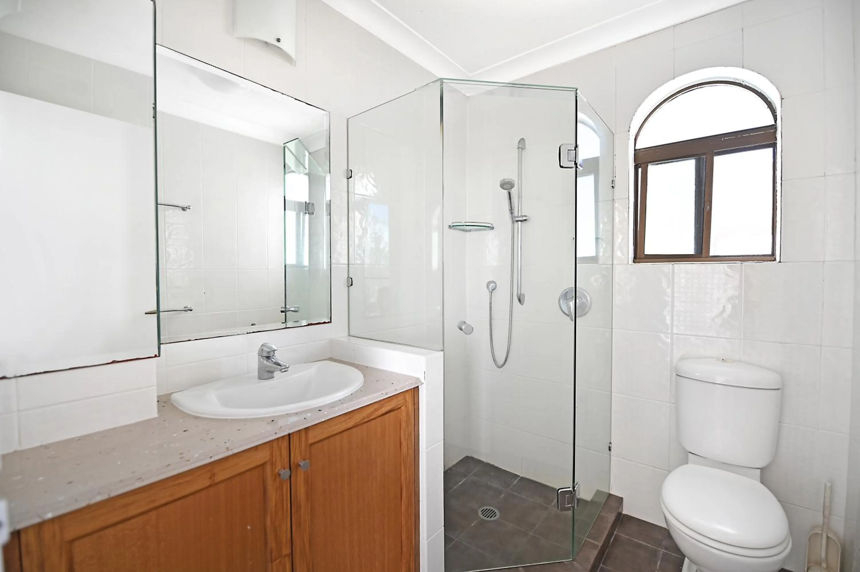 Bathroom in Albatross North Apartments