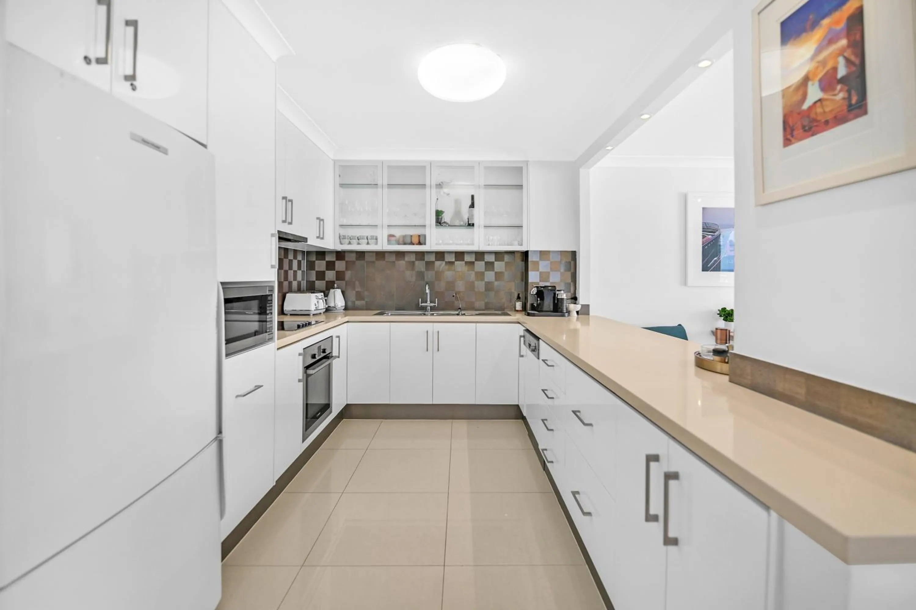 Kitchen or kitchenette in Albatross North Apartments