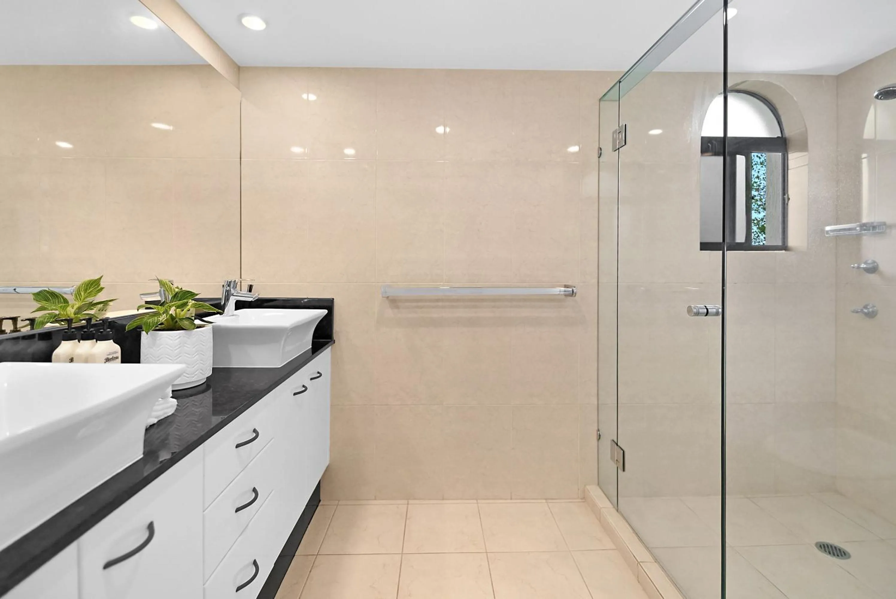 Bathroom in Albatross North Apartments