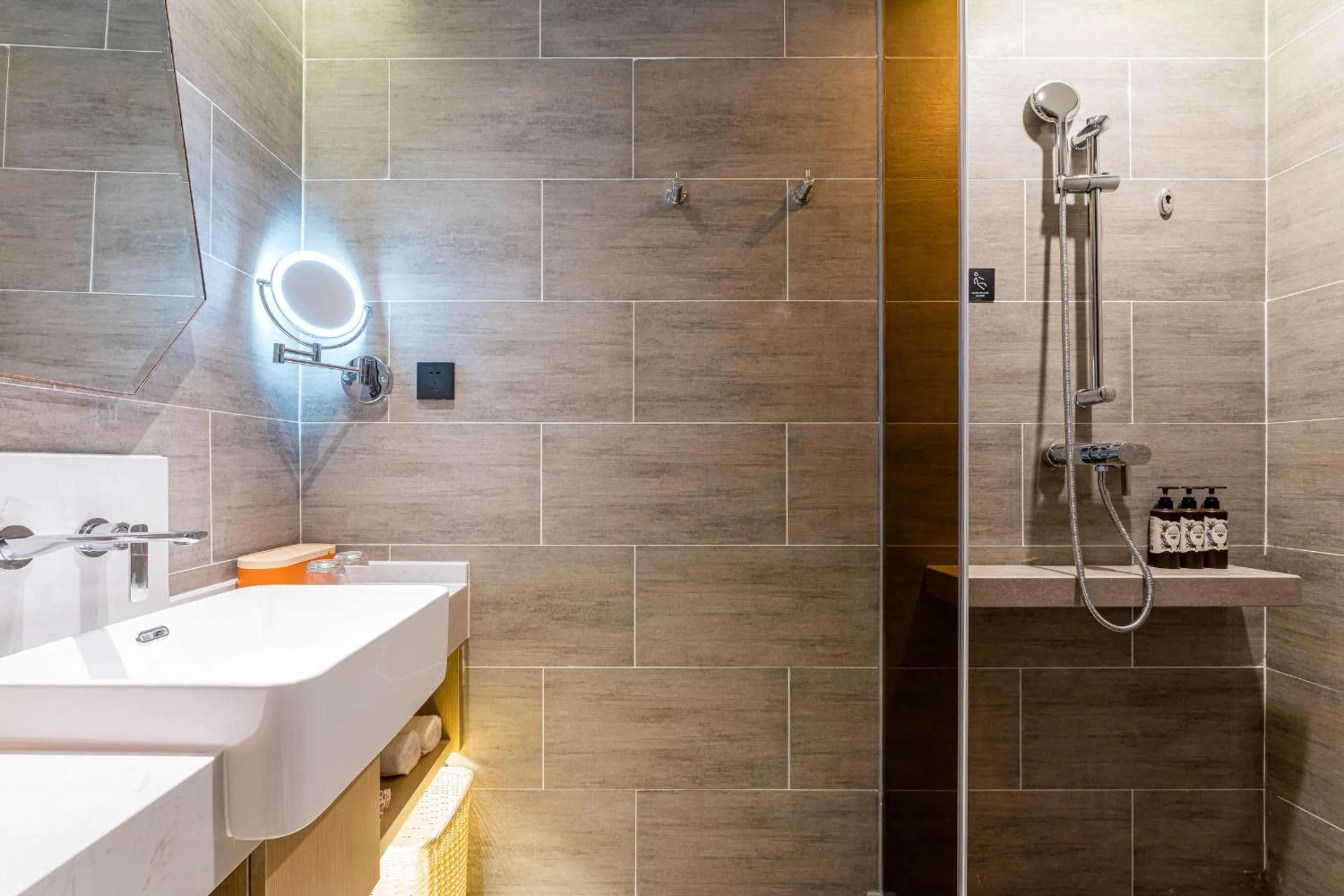 Atour Hotel Shaoxing Jinghu City Hall Basketball Theme