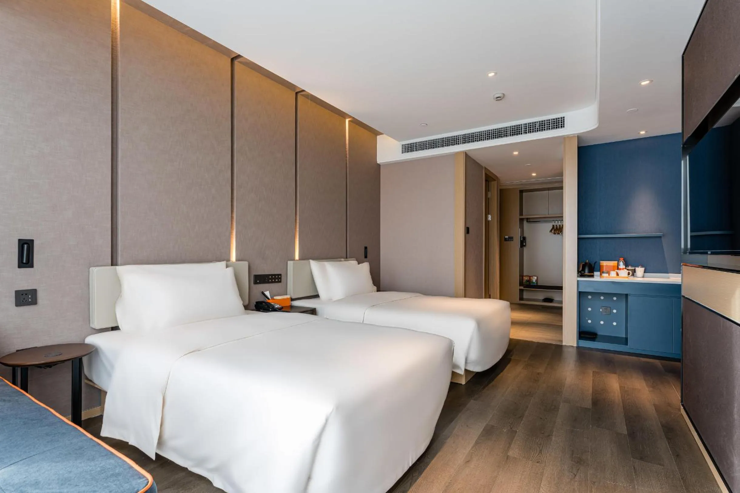 Bed in Atour Hotel Shaoxing Jinghu City Hall Basketball Theme