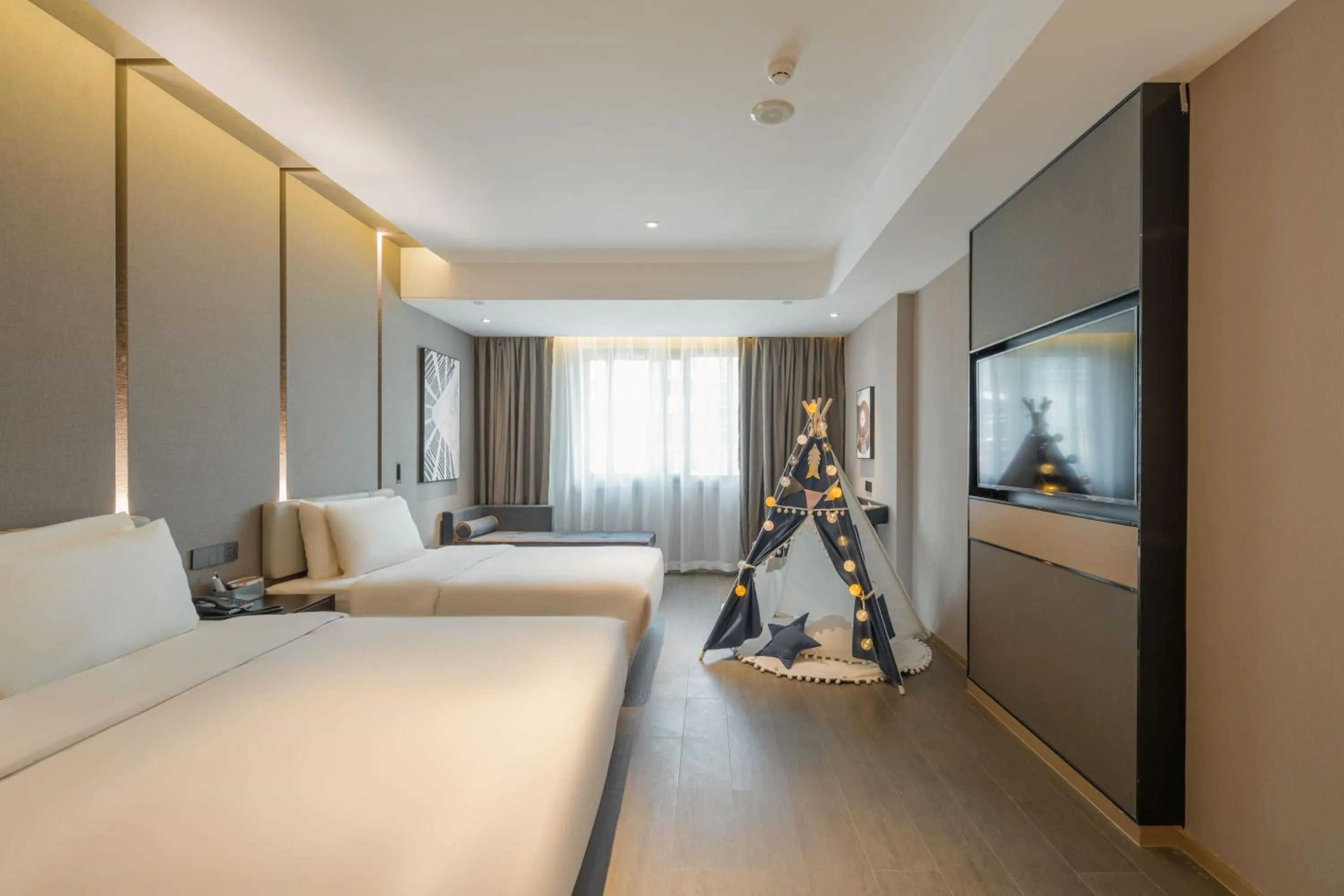 Photo of the whole room, Bed in Atour Hotel Quzhou Nankong