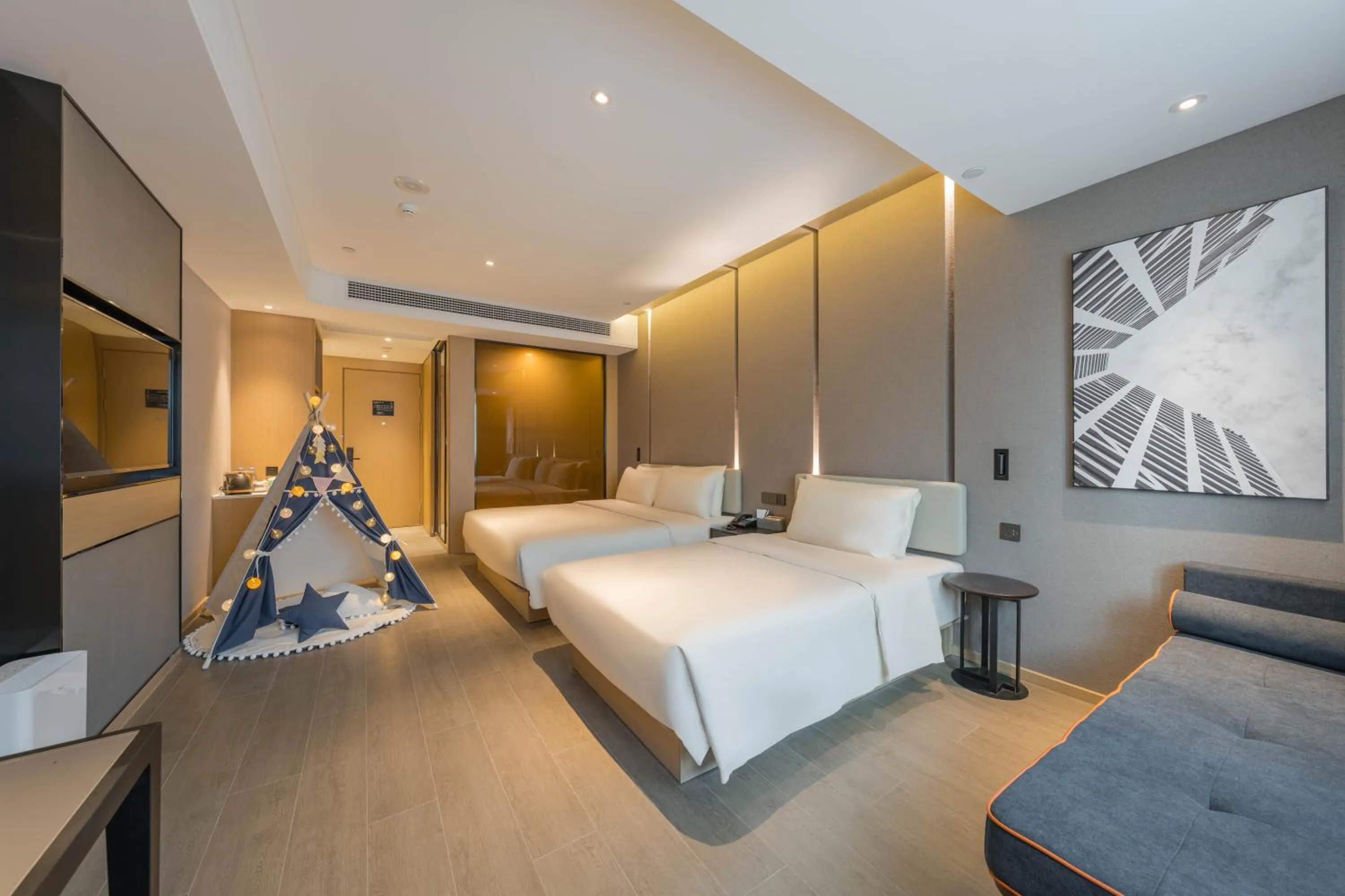 Photo of the whole room, Bed in Atour Hotel Quzhou Nankong