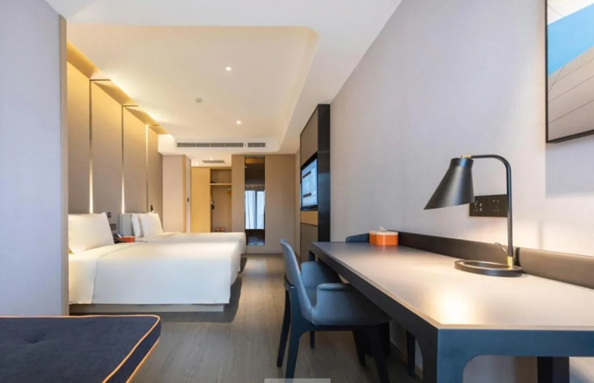 Photo of the whole room, Bed in Atour Hotel Jinan Quancheng Plaza Kuanhouli