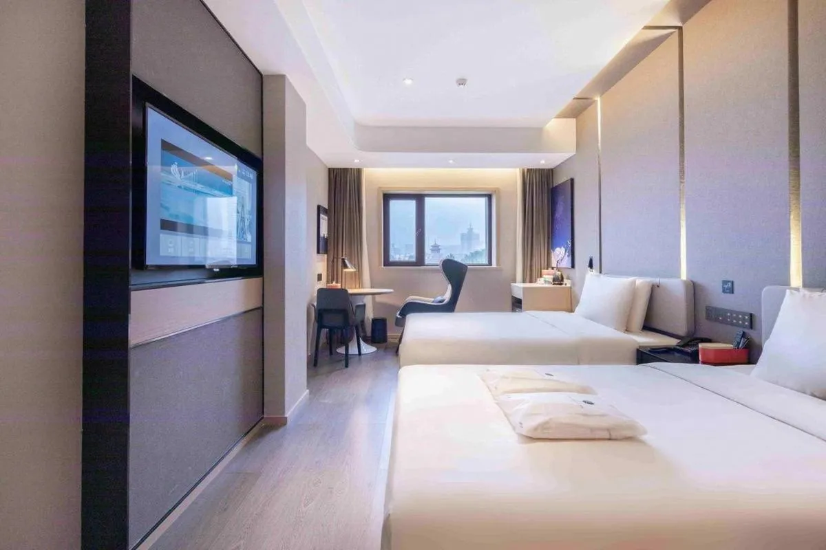 Photo of the whole room, Bed in Atour Hotel Jinan Quancheng Plaza Kuanhouli