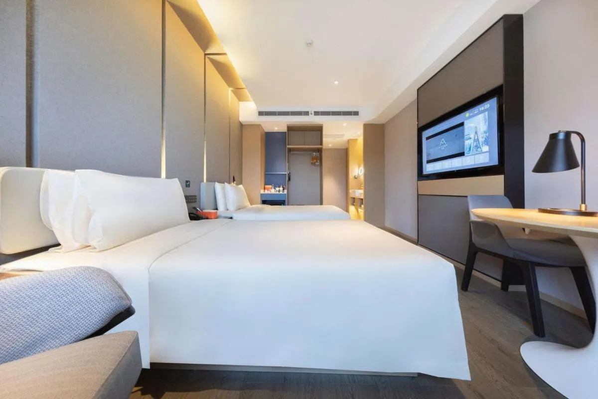 Photo of the whole room, Bed in Atour Hotel Jinan Quancheng Plaza Kuanhouli